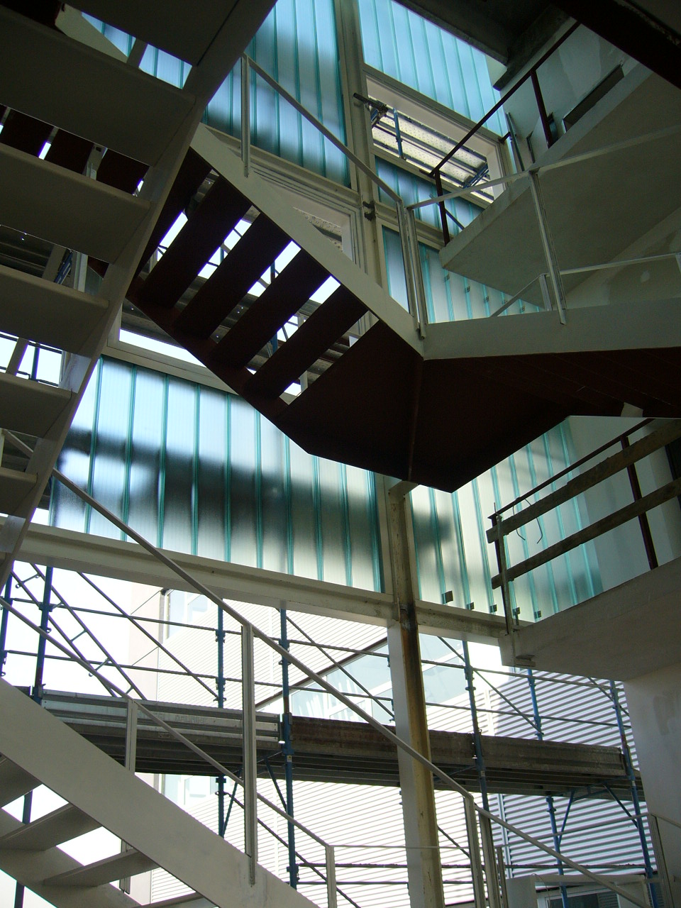 2004 年完成的雷诺卡车意大利总部室内设计-17