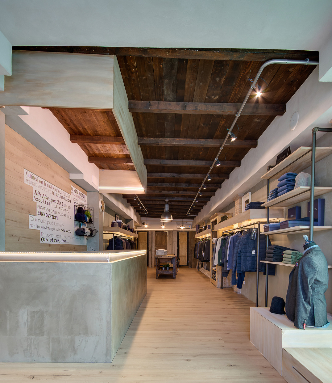 罗马北部绿意盎然的高端服装店-3