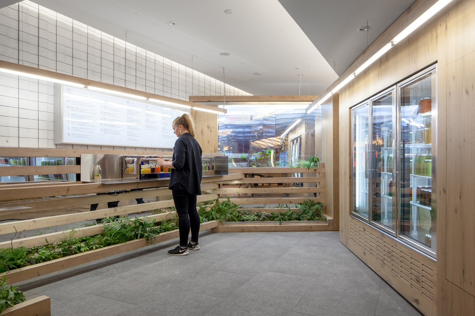 千克工作室为多伦多果汁吧设计雪松内饰-9