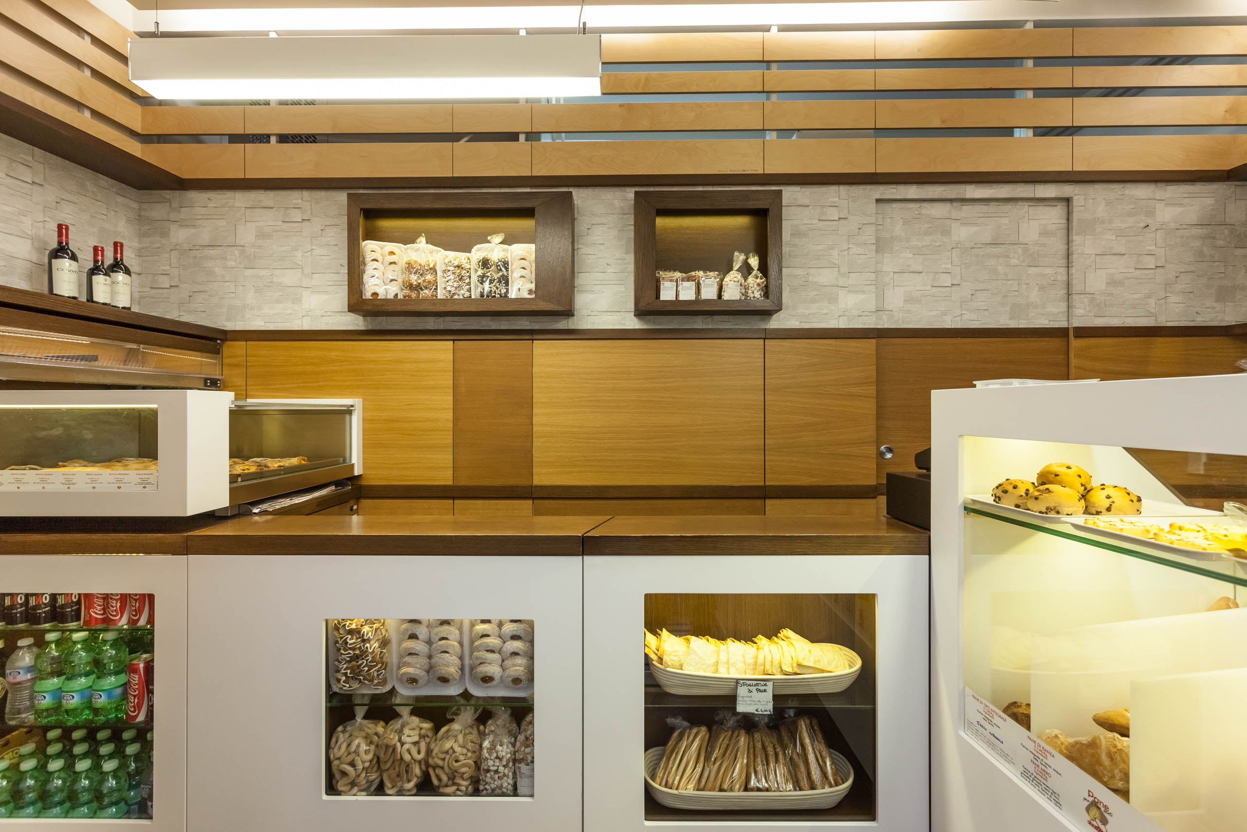 历史古城中的现代面包店-2