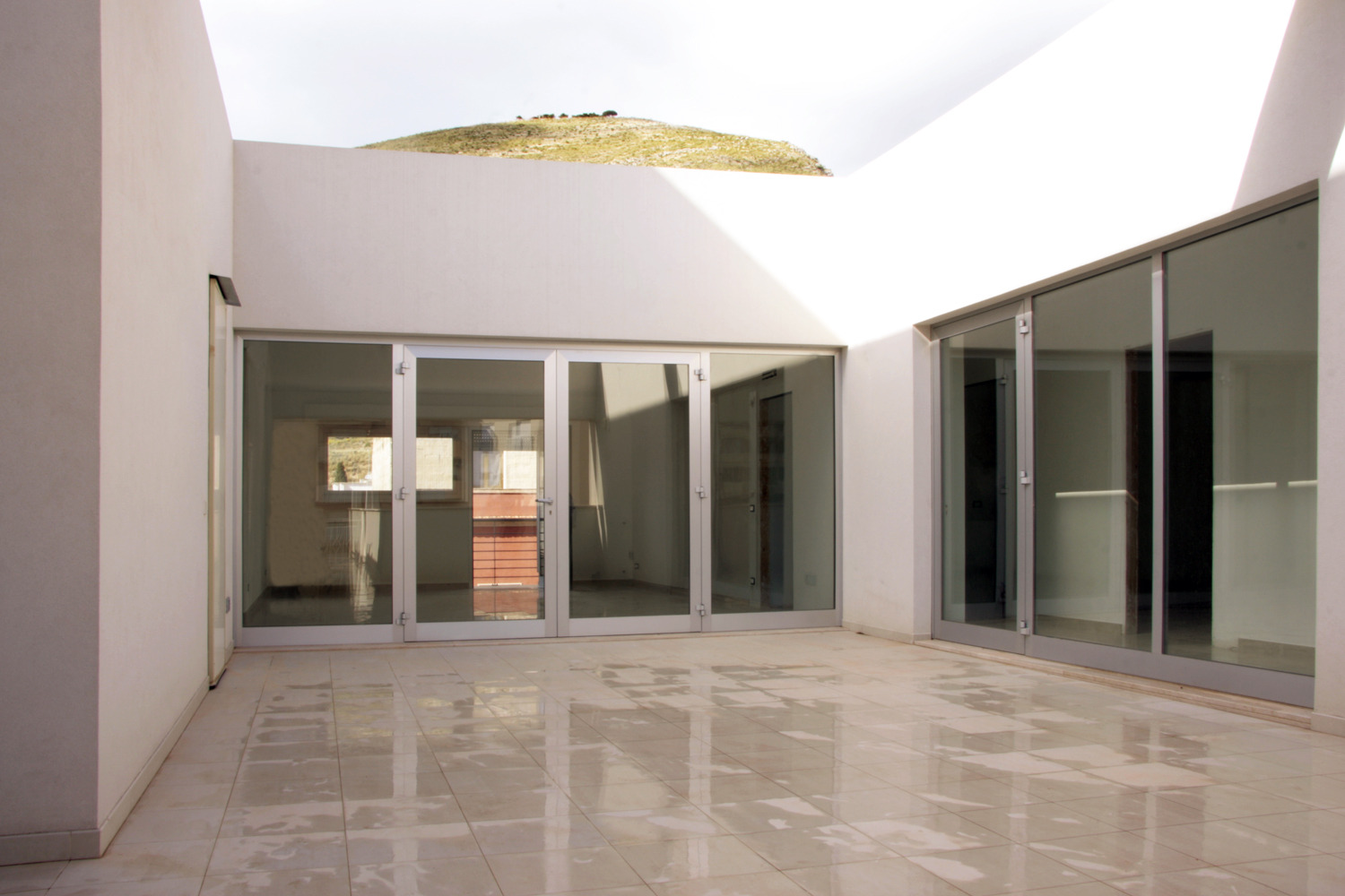 垂直叠加公寓·新旧空间的完美融合-6