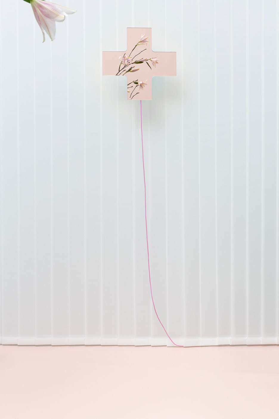 《无性别诊所》 | 梦幻粉色空间中的身体疗愈-26