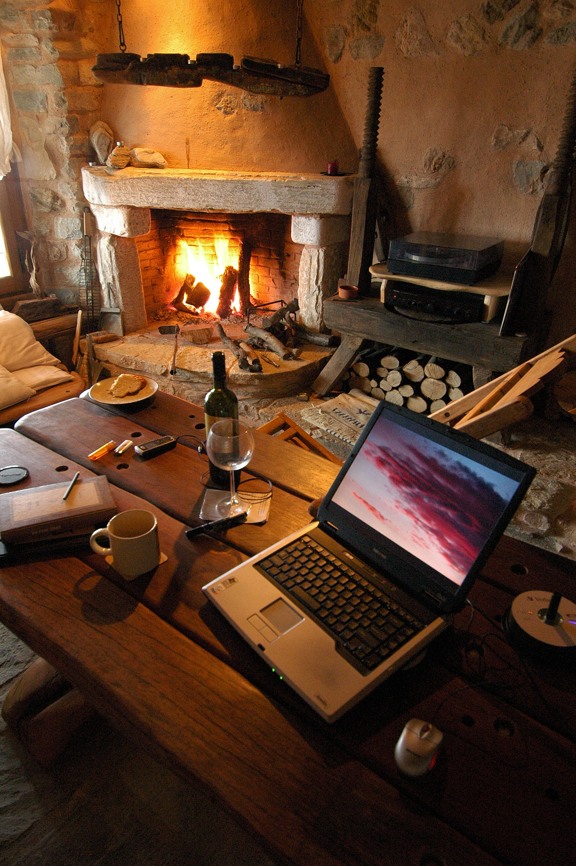 Pelion 山间混凝土石屋，融入自然的简约生活-46