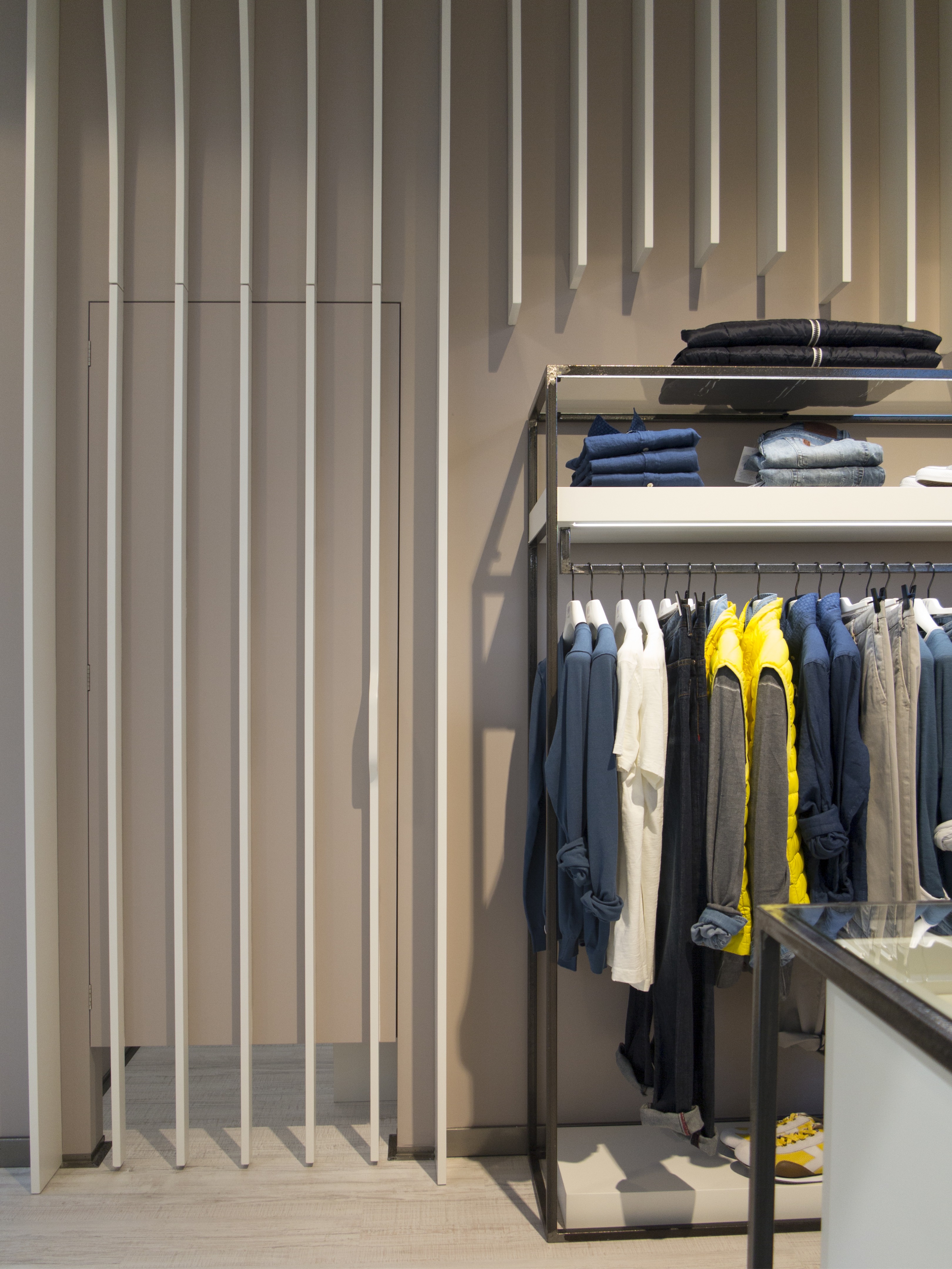 2015 年完成的“My Wear”木结构展示店-4