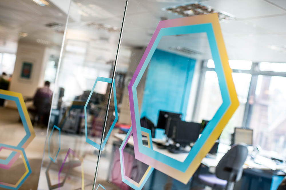 打造灵动办公环境,Good Relations 的玻璃会议室内装设计-9