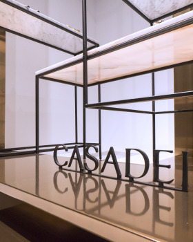 罗马“拉·里纳申特”百货商场 Casadei 展柜设计