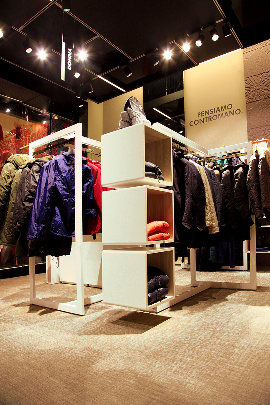 米兰风格都市骑行品牌店设计-7