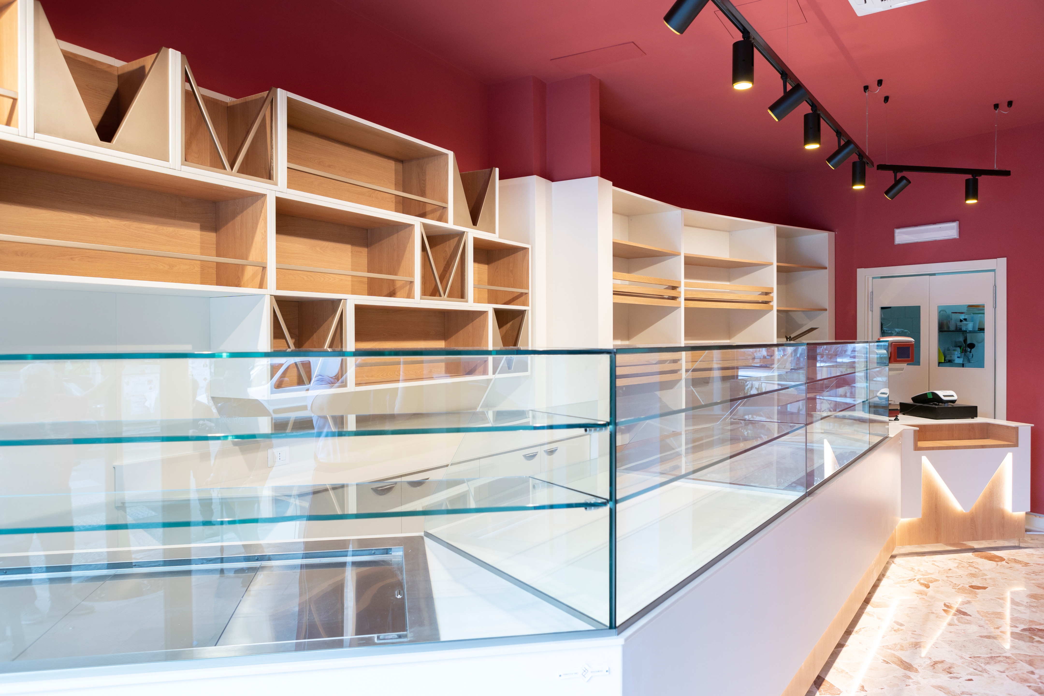 历史面包坊 Murgolo 的现代室内设计之旅-1