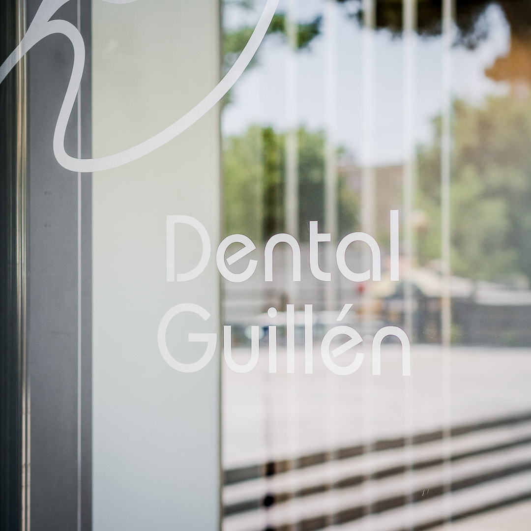 巴塞罗那牙科诊所 · 简约现代的室内设计-26