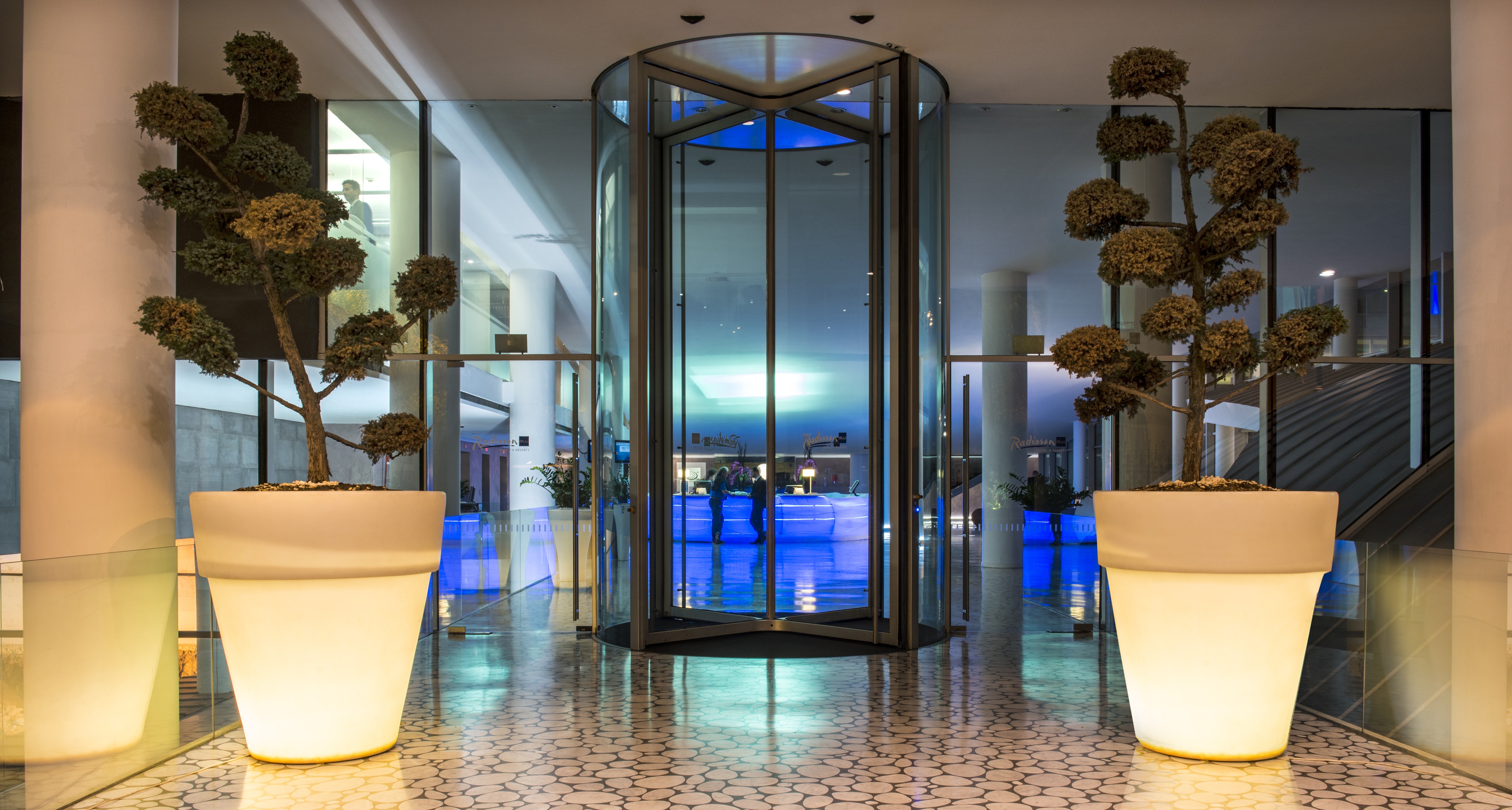 罗马中心的悬浮酒店设计-1