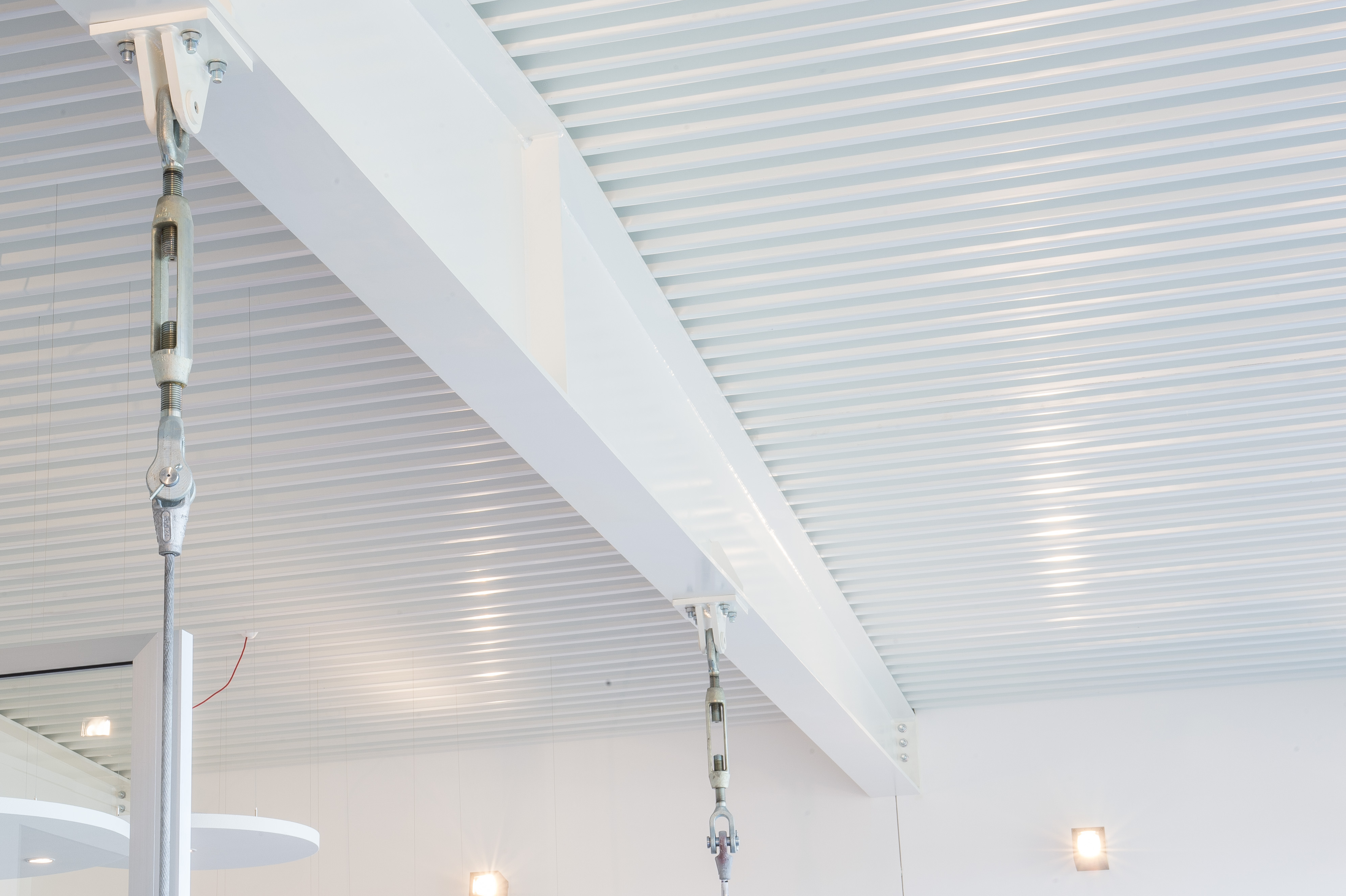 玻璃与钢铁的现代办公空间-15