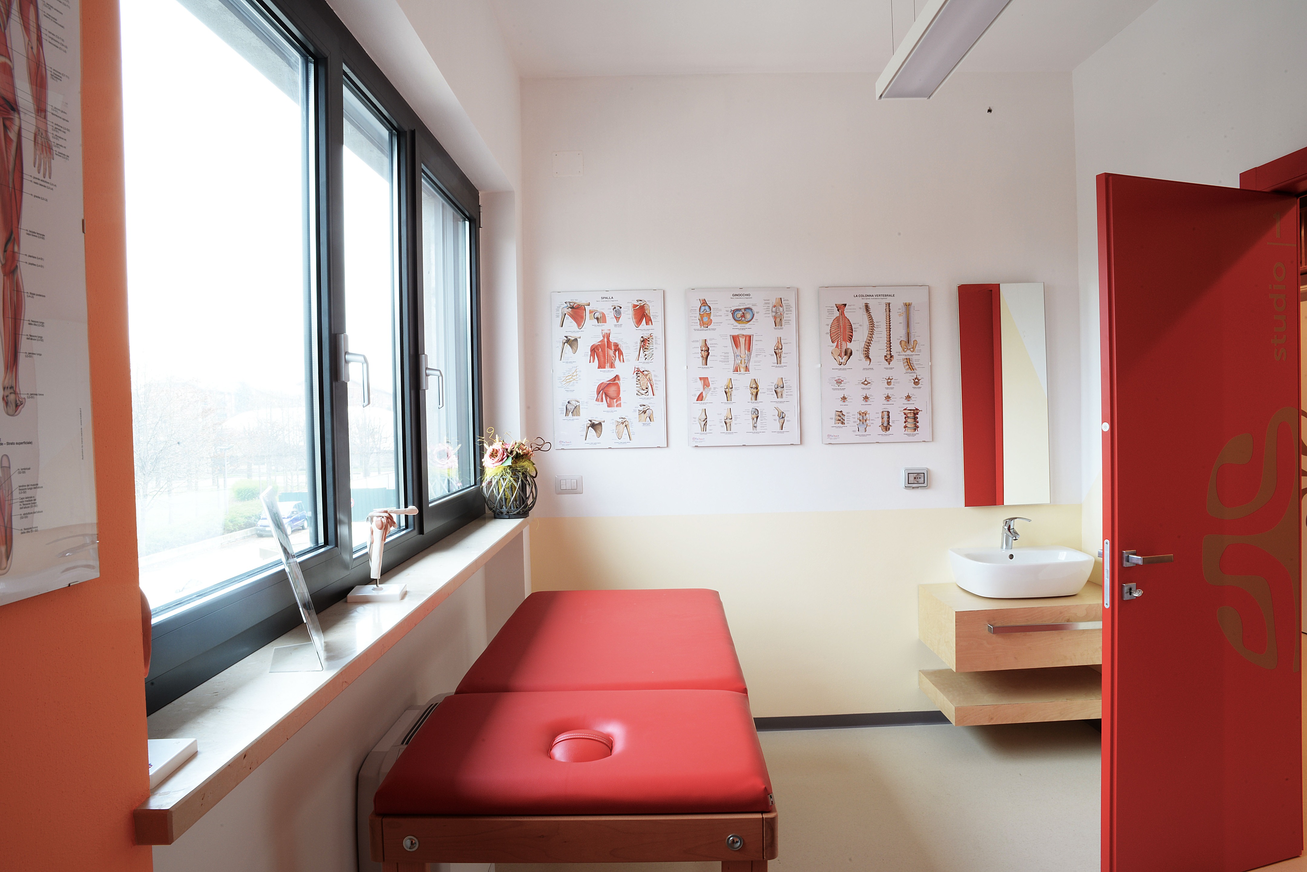 和谐均衡 | 多功能运动医疗中心设计-13