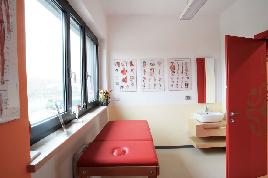 和谐均衡 | 多功能运动医疗中心设计-13