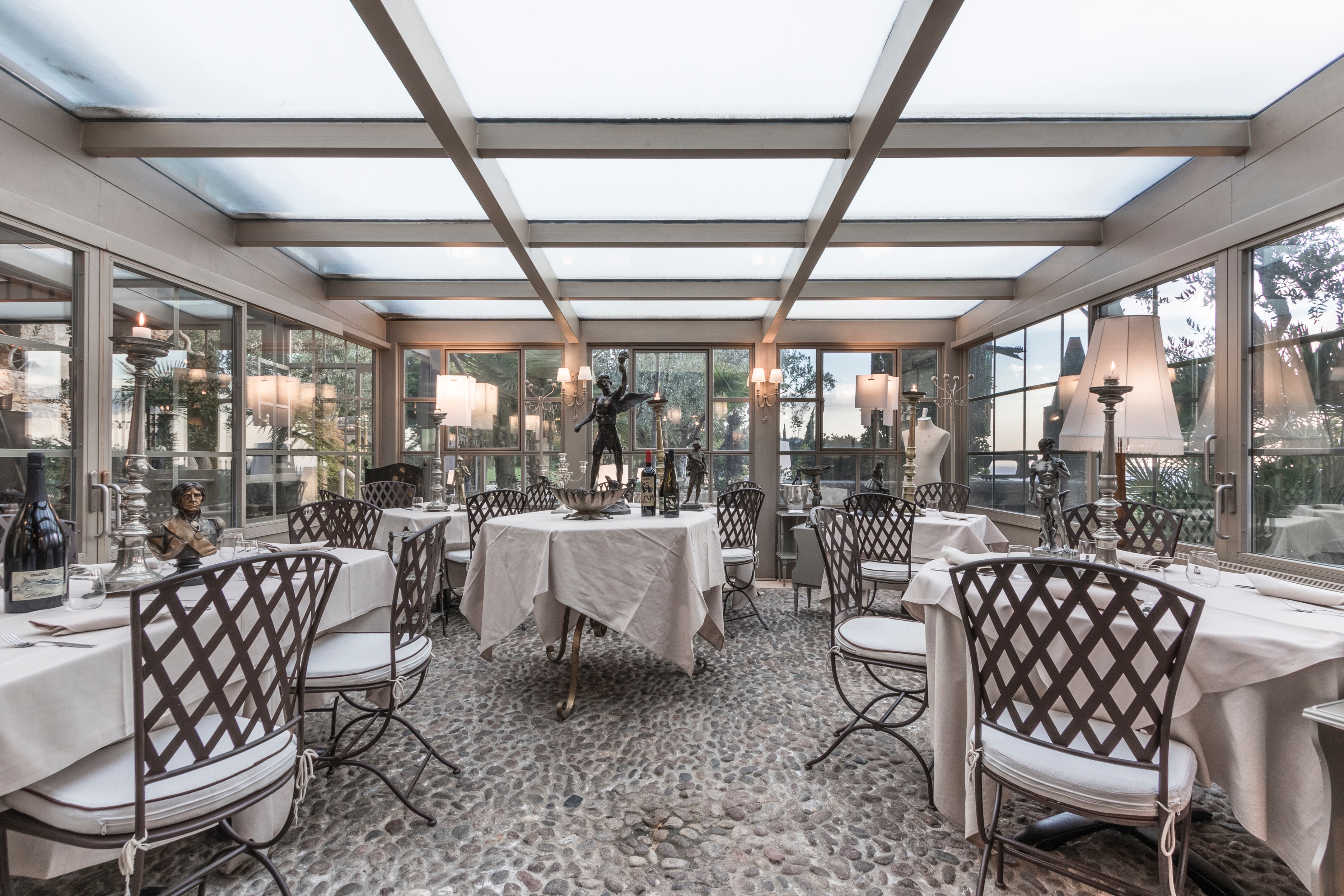 2010 年完成的 KUS 餐厅，现代简约风格展现极致美味-12