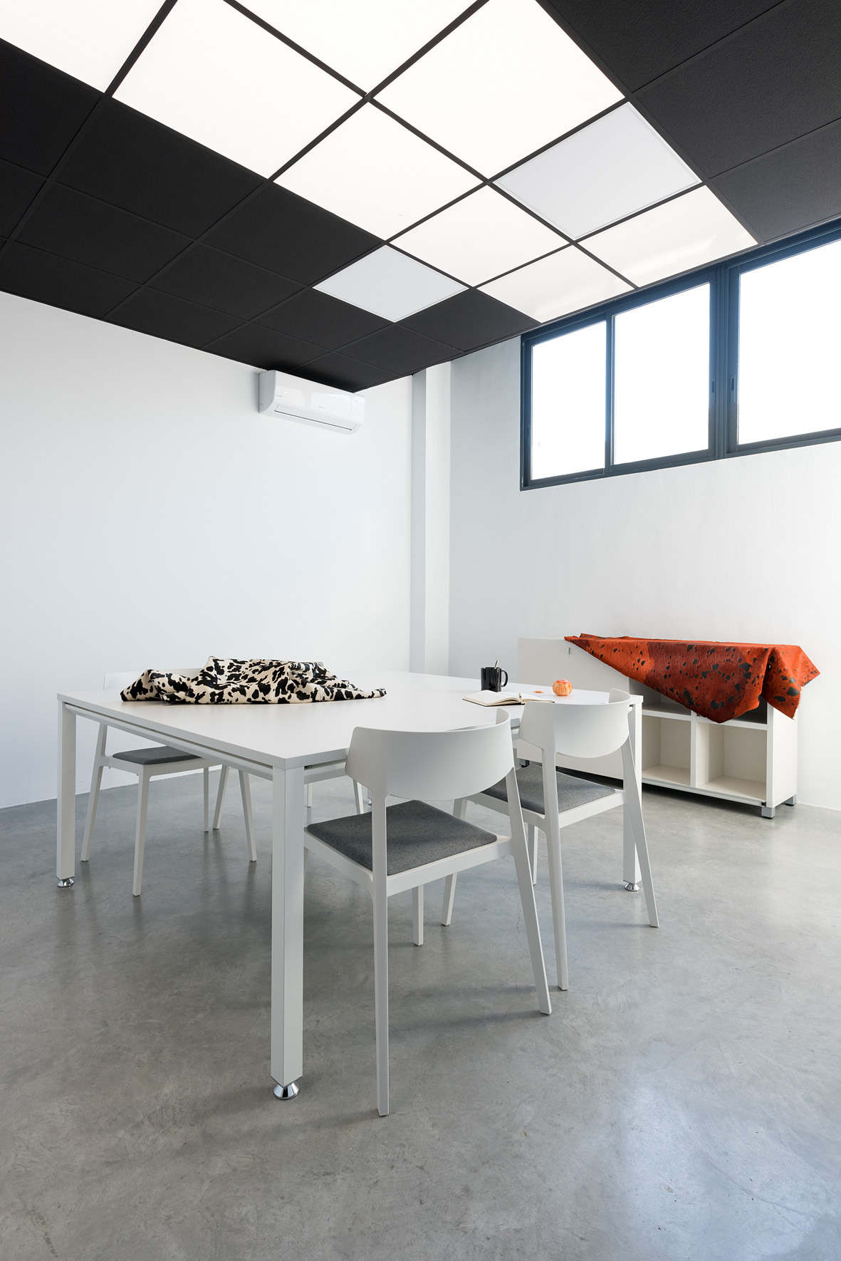 Funky Studio 皮革纺织品展示厅-7