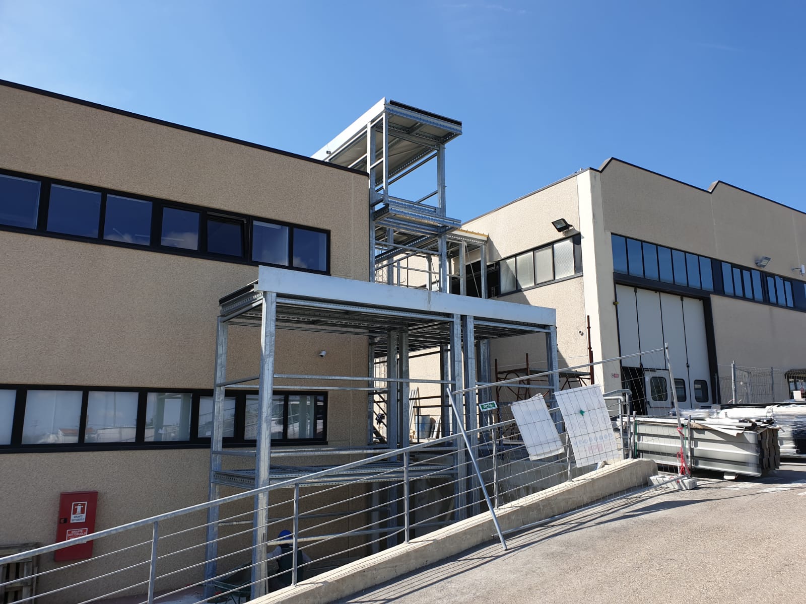 集装箱办公空间，独特设计展现灵活与坚韧-9