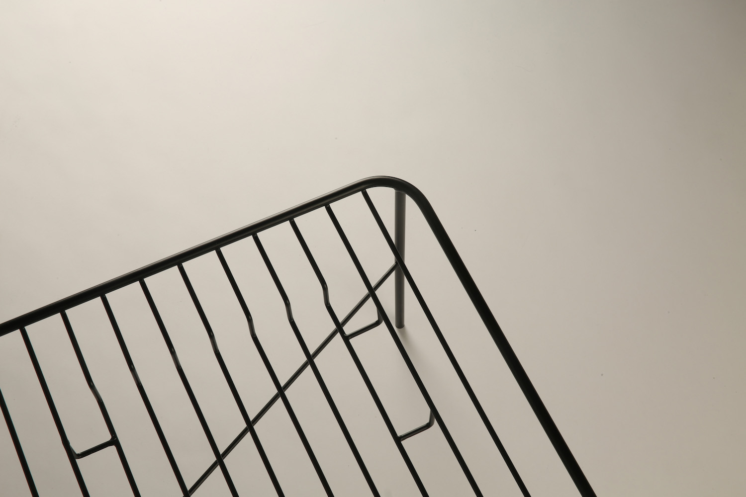 线系列咖啡桌 | 乔治·赖丁的被动-- 主动物体关系探索-17