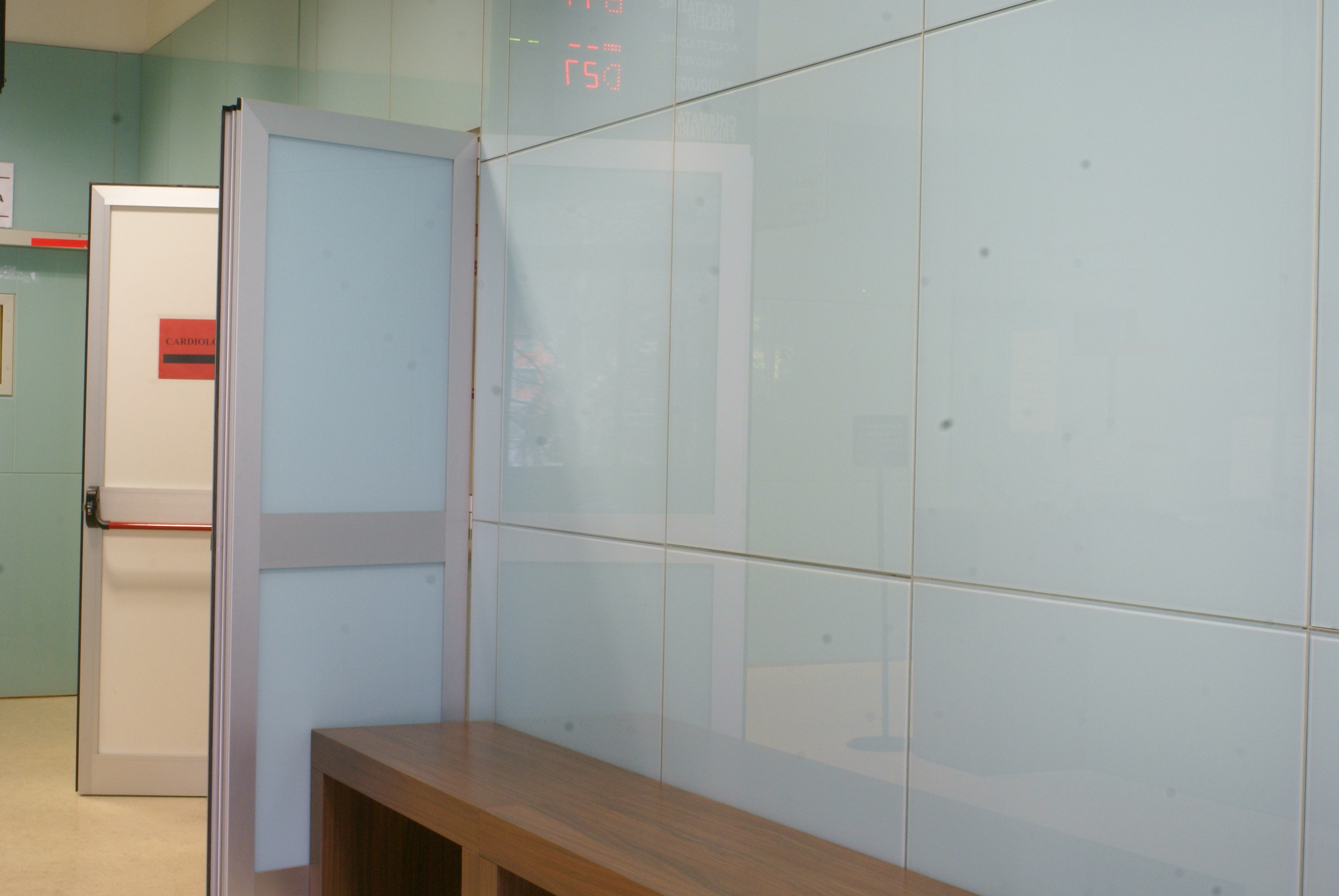 玻璃结构医院办公室设计-21