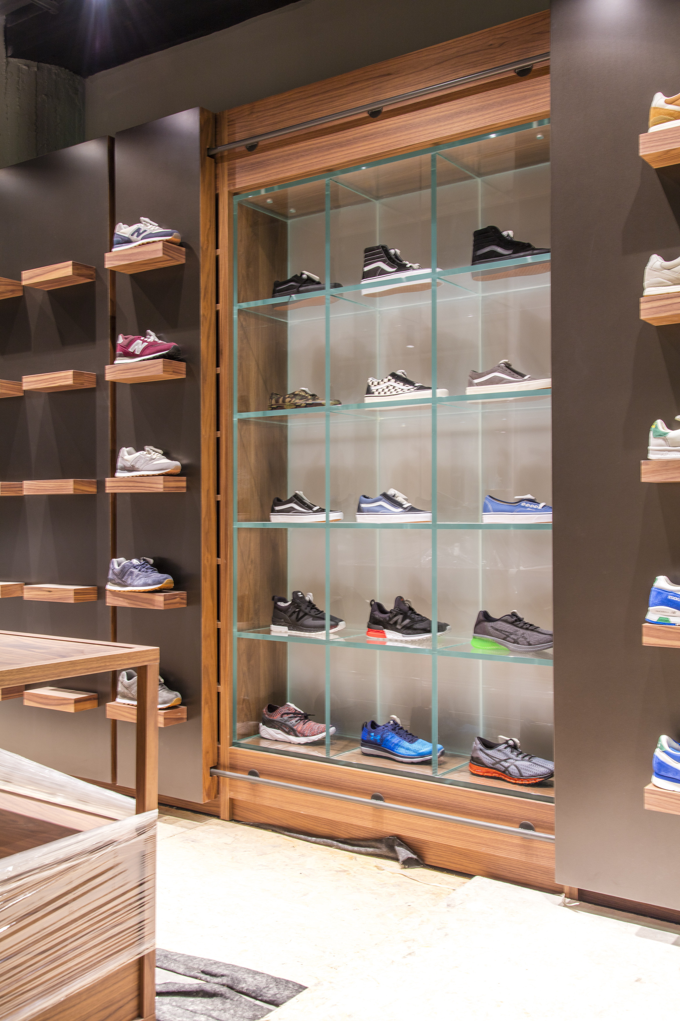 罗马 Rinascente 商场智能中性风格室内设计-9