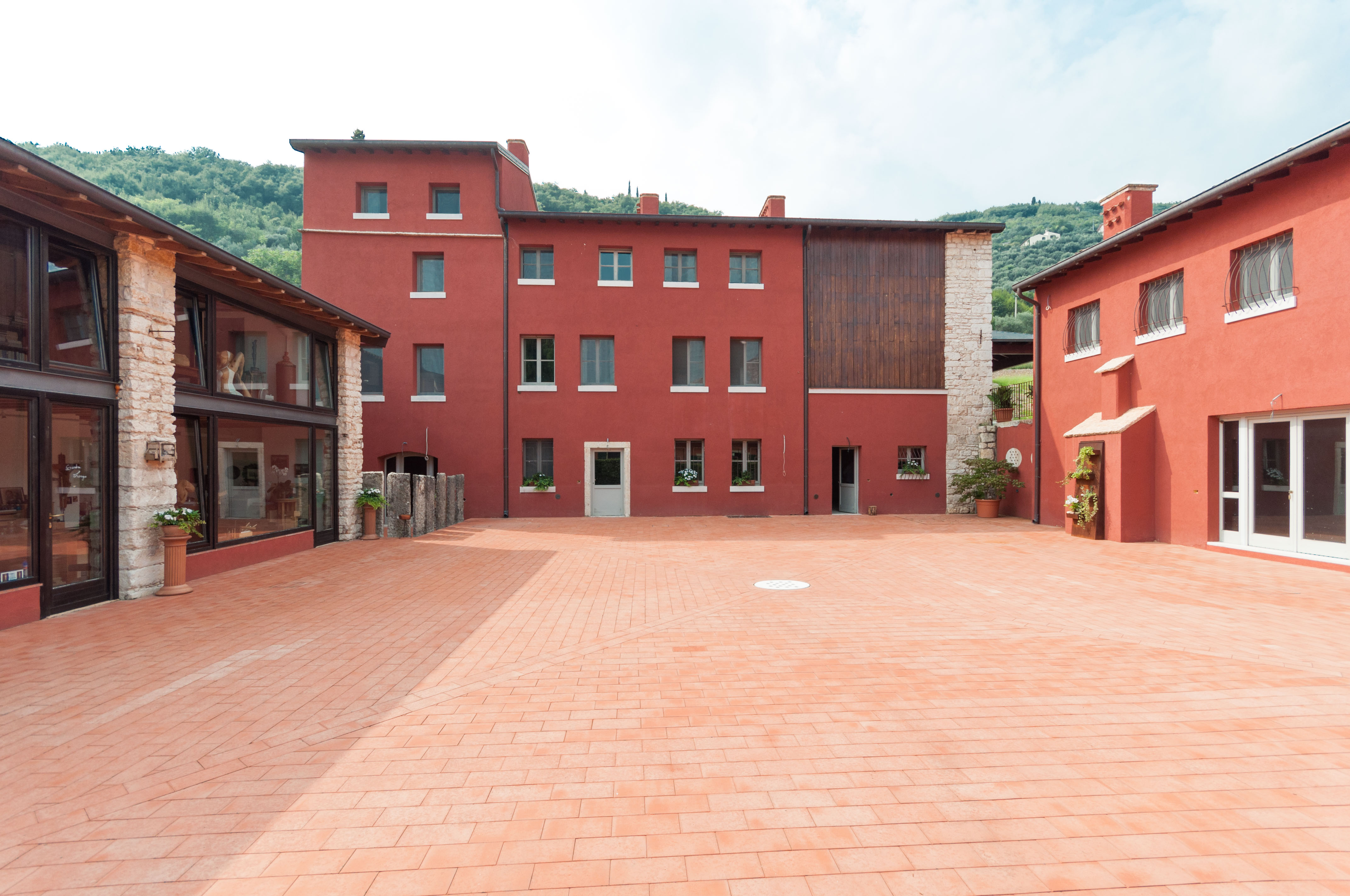 融合历史与科技的意大利乡村别墅设计-2