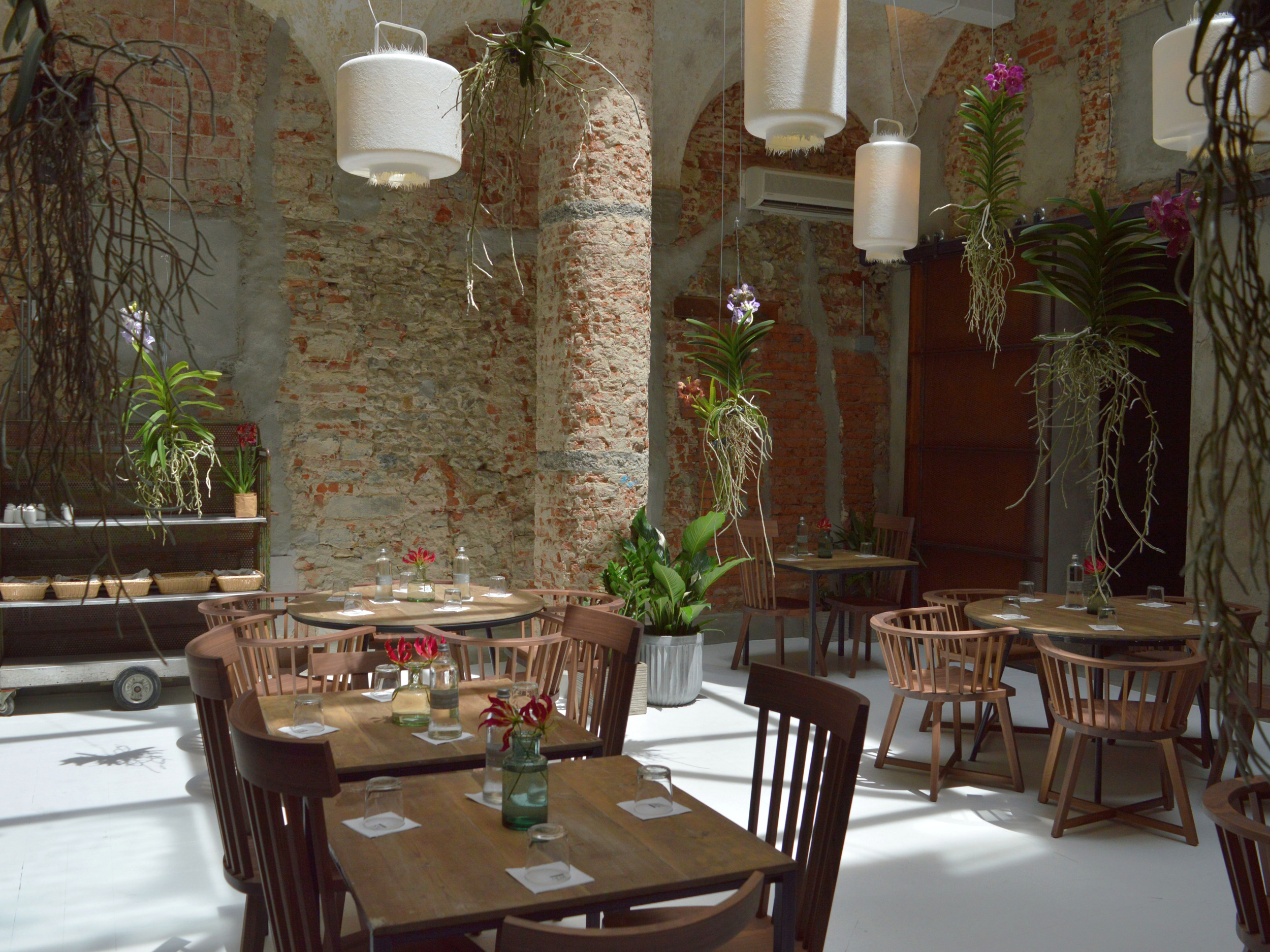 复古韵味与现代设计共融的餐厅空间-4