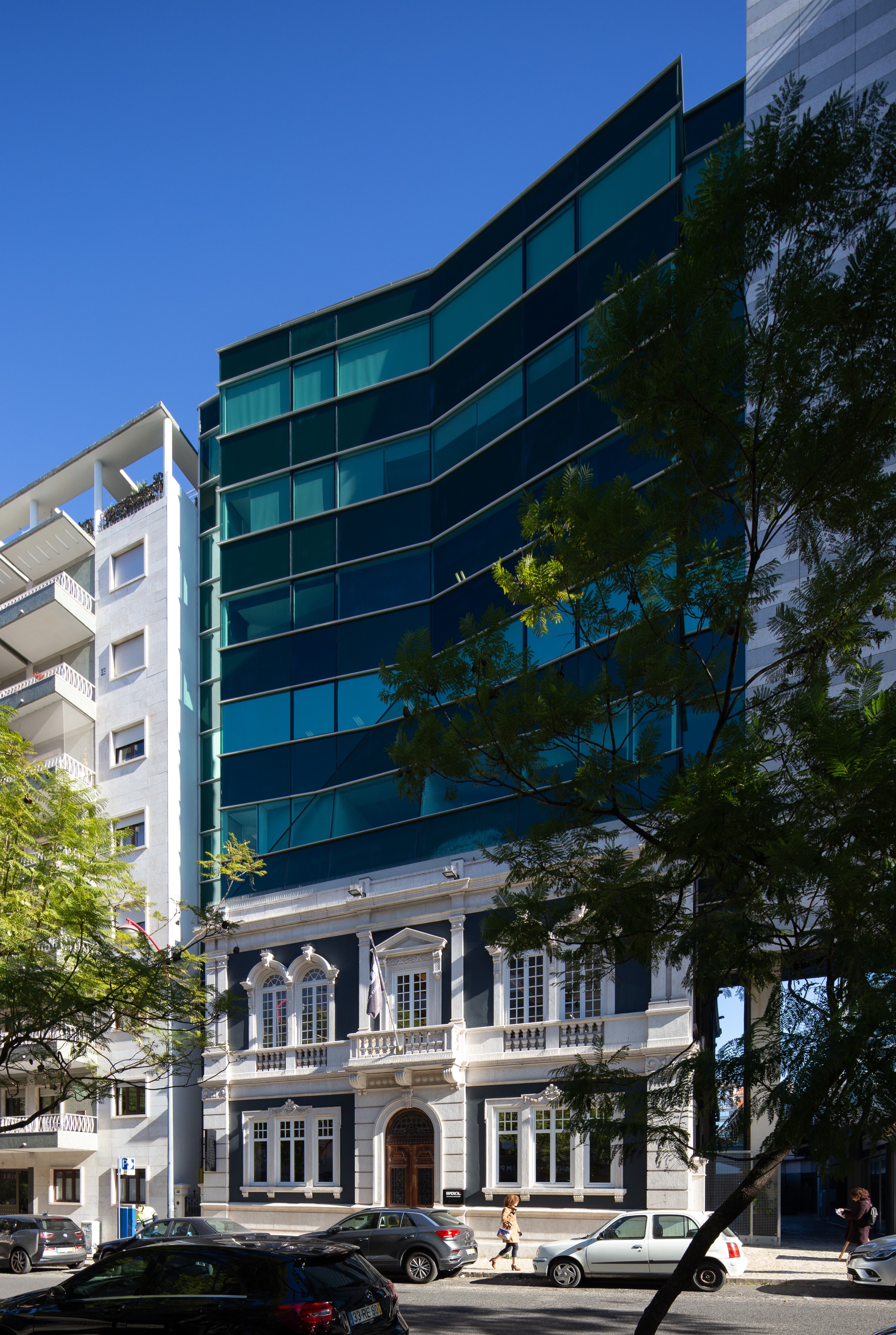 葡萄牙历史建筑翻新，打造艺术气息浓厚的办公空间-5