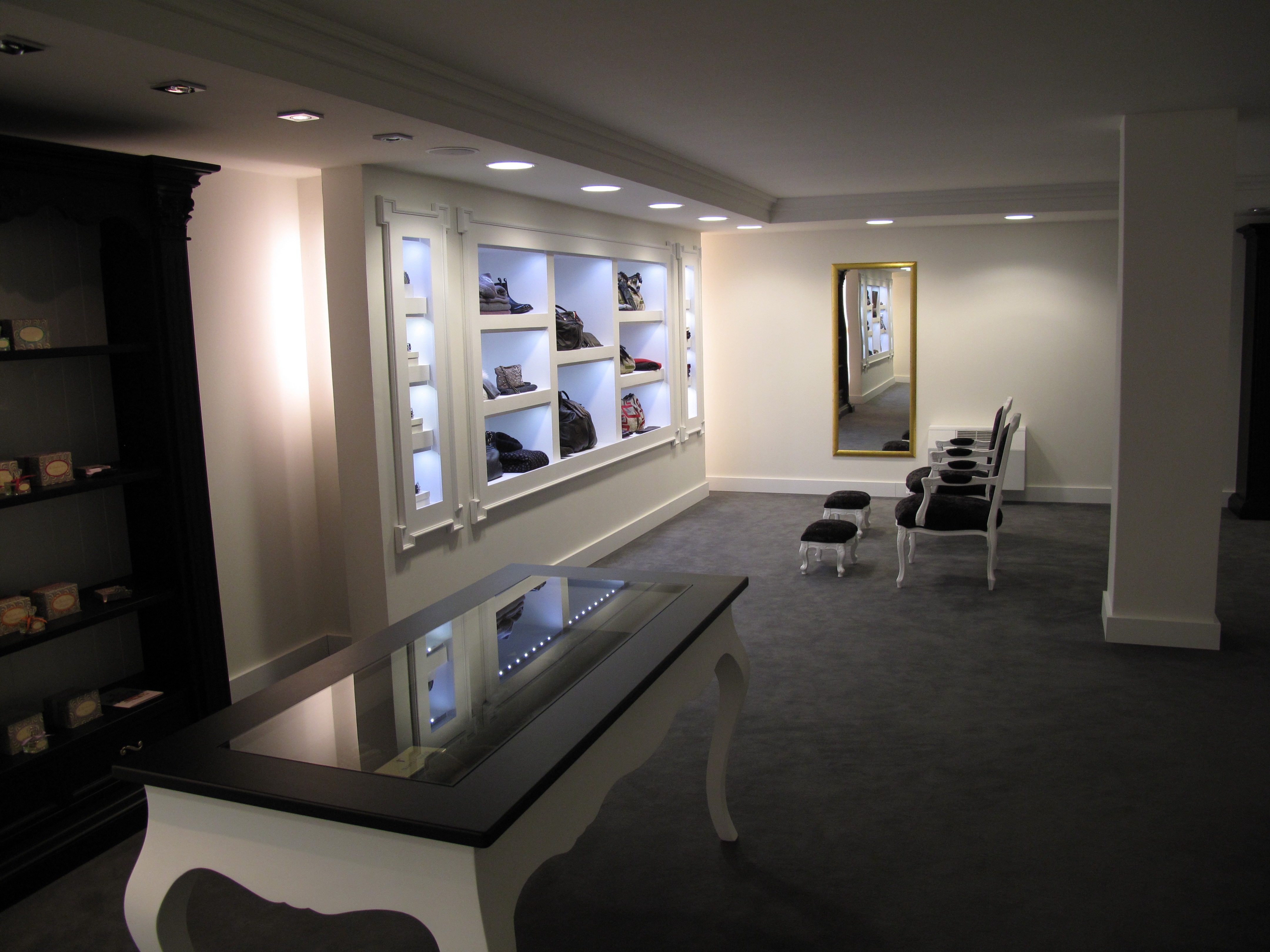 私人定制服装店的魅力空间-9