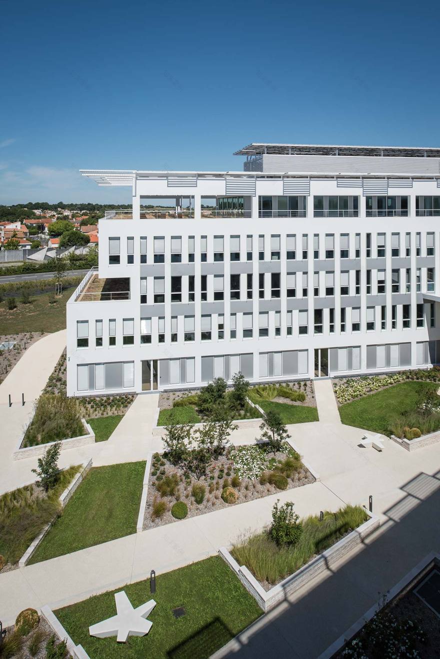 法国 Credit Agricole Poitou 企业总部,现代与古典的完美融合-9