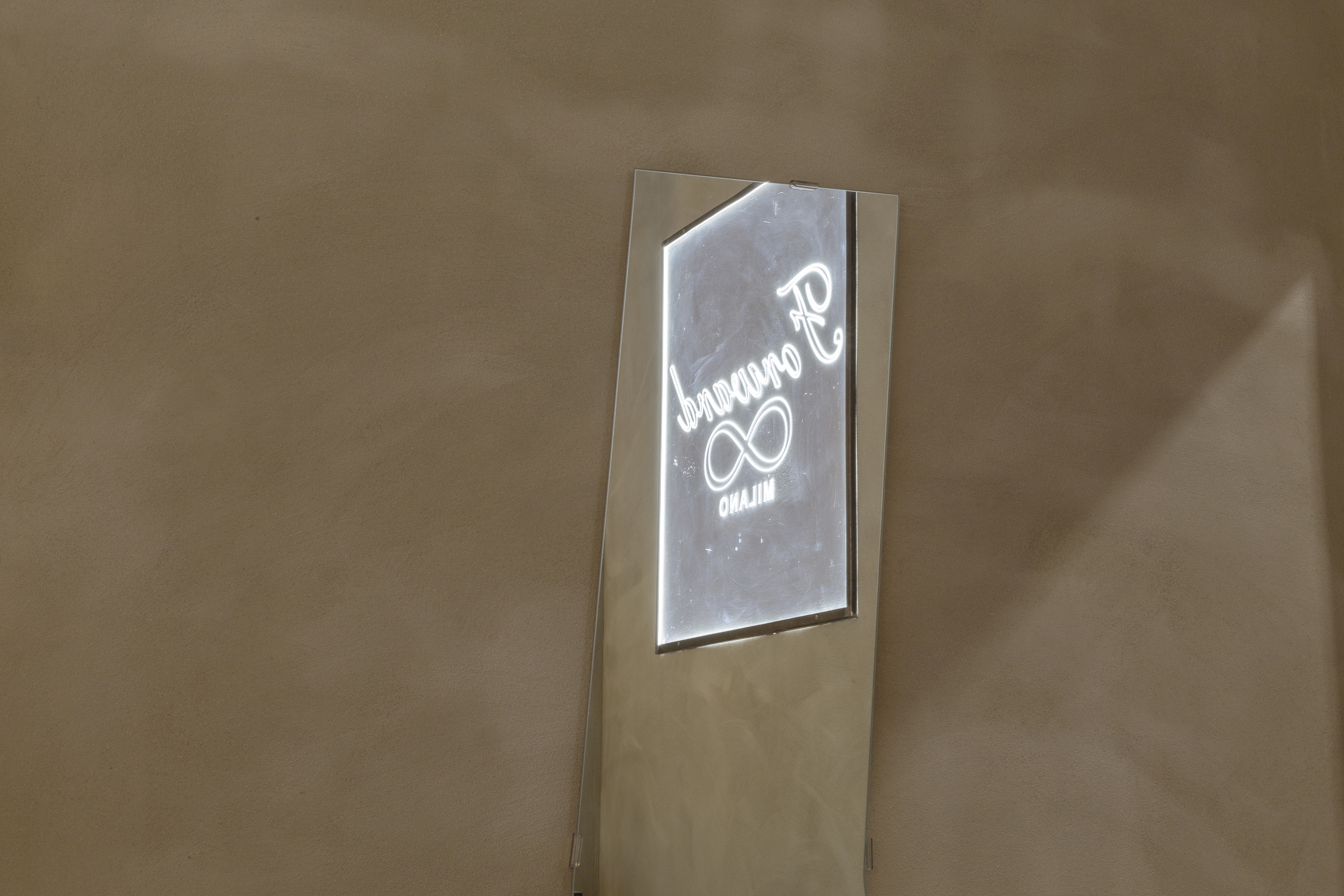 米兰 Forward 商店 | 精致细节展现极简和谐空间-9