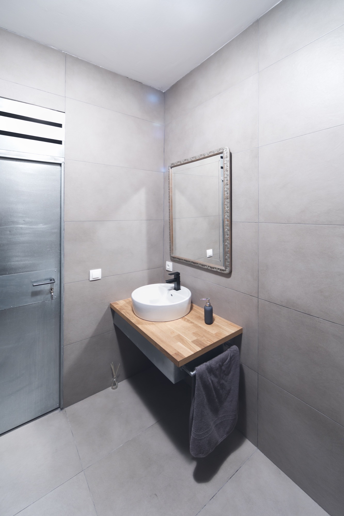 创新材料诠释 Ruzafa 社区精神的室内设计-17