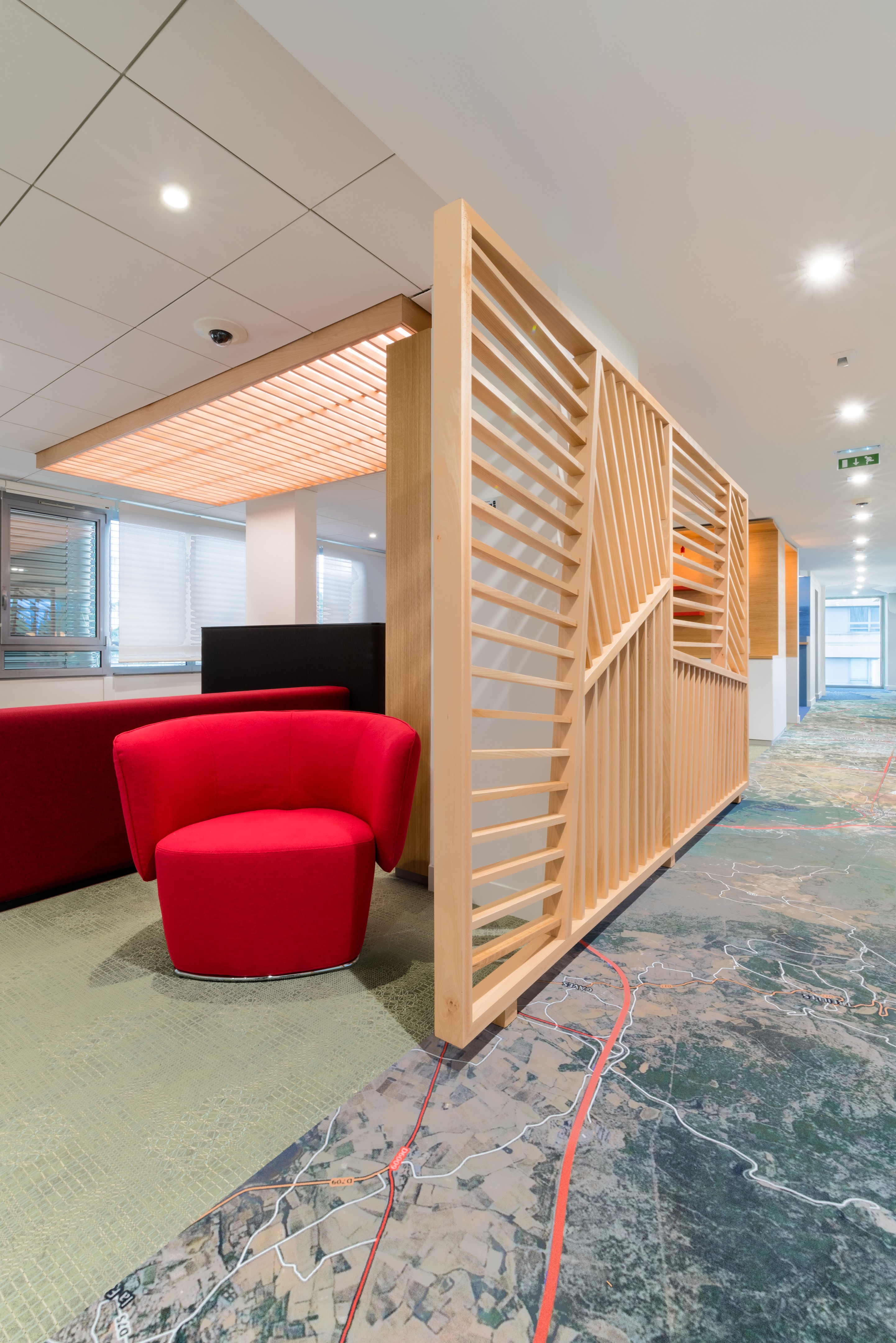 翻新 Caisse d'Epargne Languedoc Roussillon 办公室，展现现代办公空间魅力-1