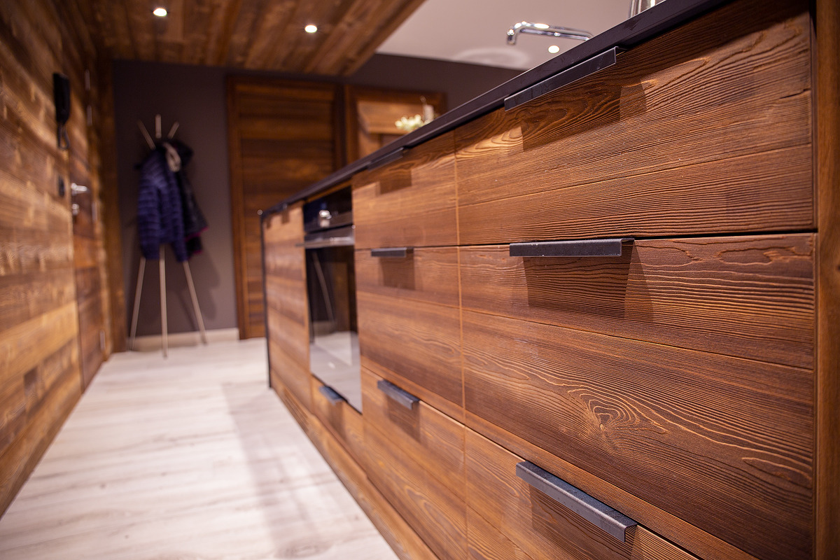 温暖木质与现代铁艺的优雅融合-8