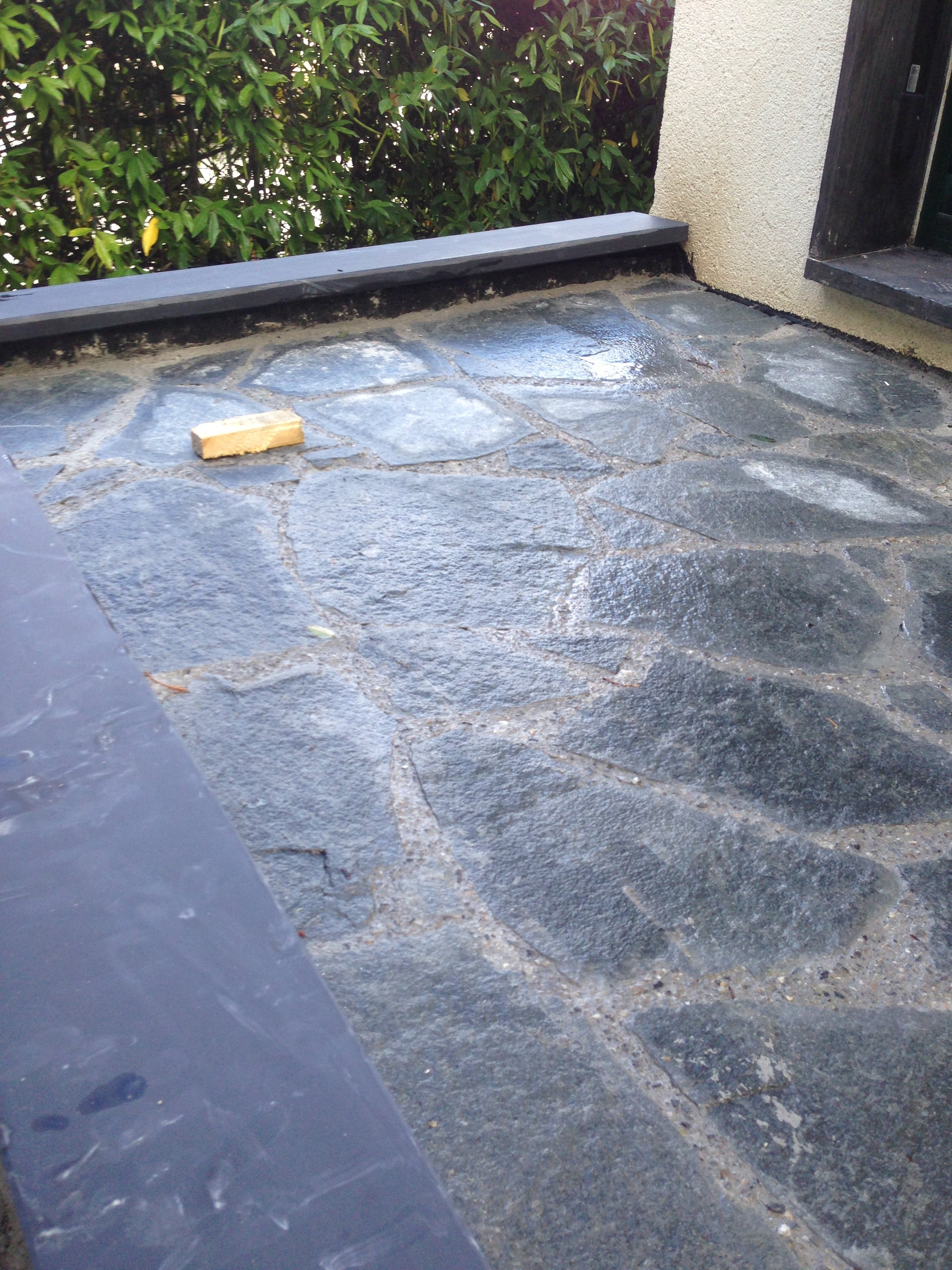 2015 年完成的地下室公寓重建与外部区域调整-8