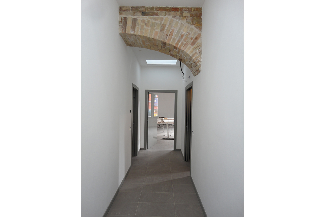 意大利佩萨罗废弃工厂改造办公室-9