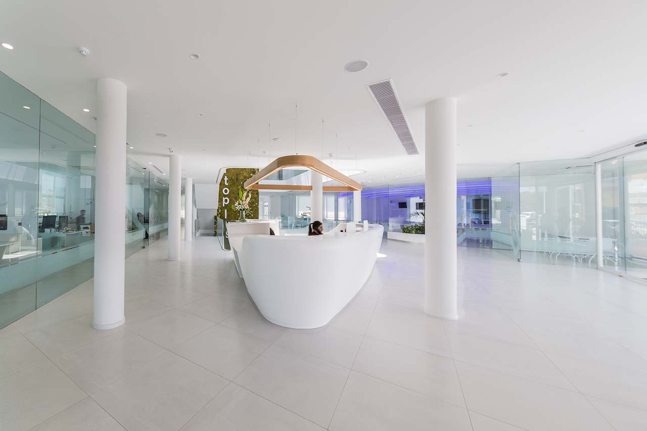 "Ortoplus 马德里总部 | KRION K-LIFE 助力创新牙科诊所设计"-1