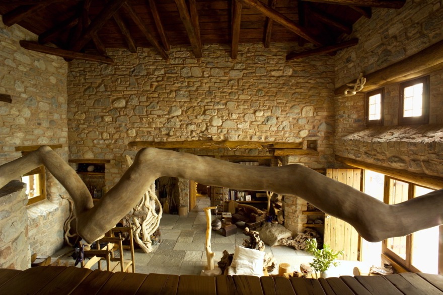 Pelion 山间混凝土石屋,融入自然的简约生活-32