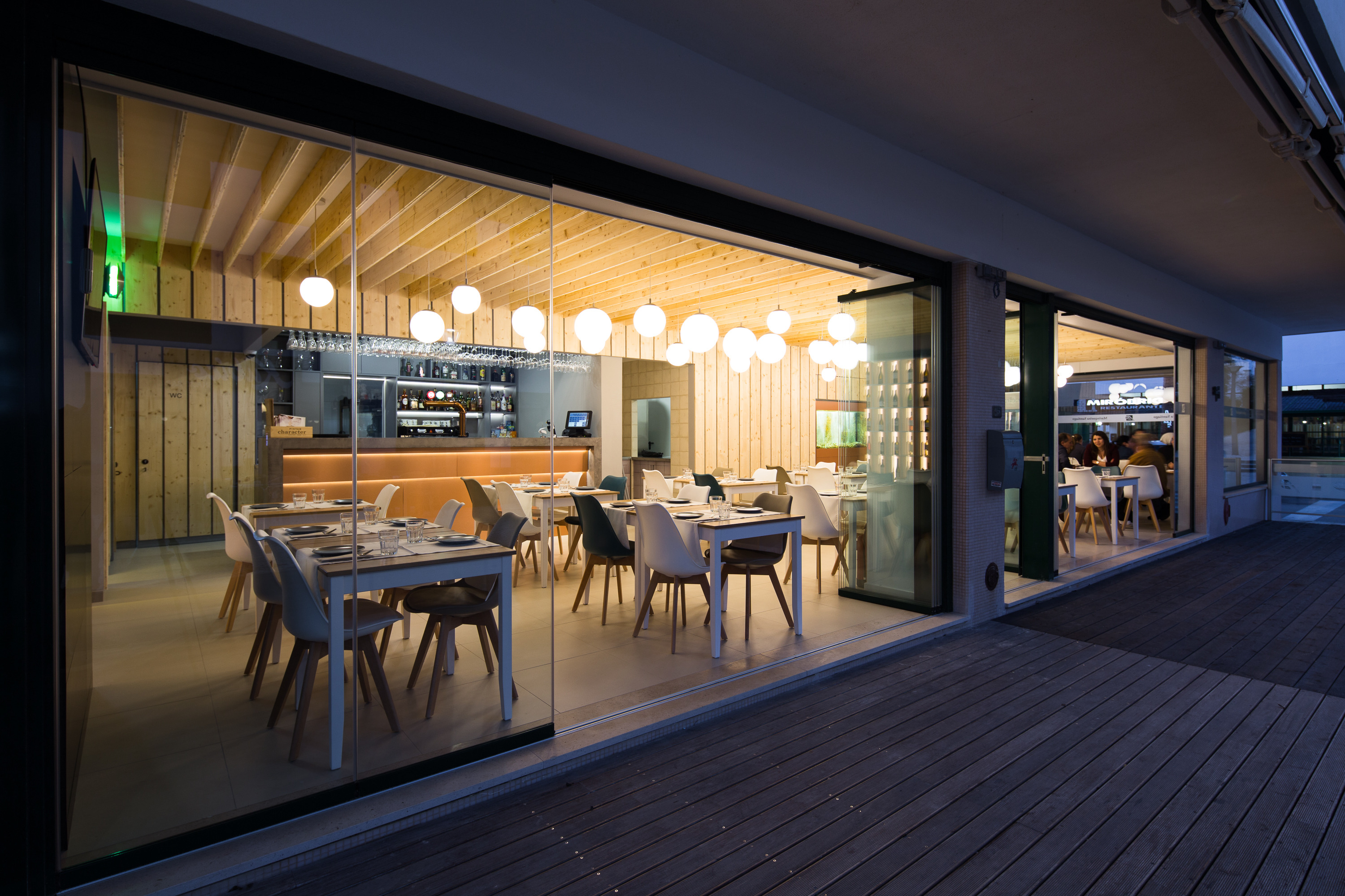 葡萄牙阿尔加维 Quarteira Santiago 餐厅室内设计-5