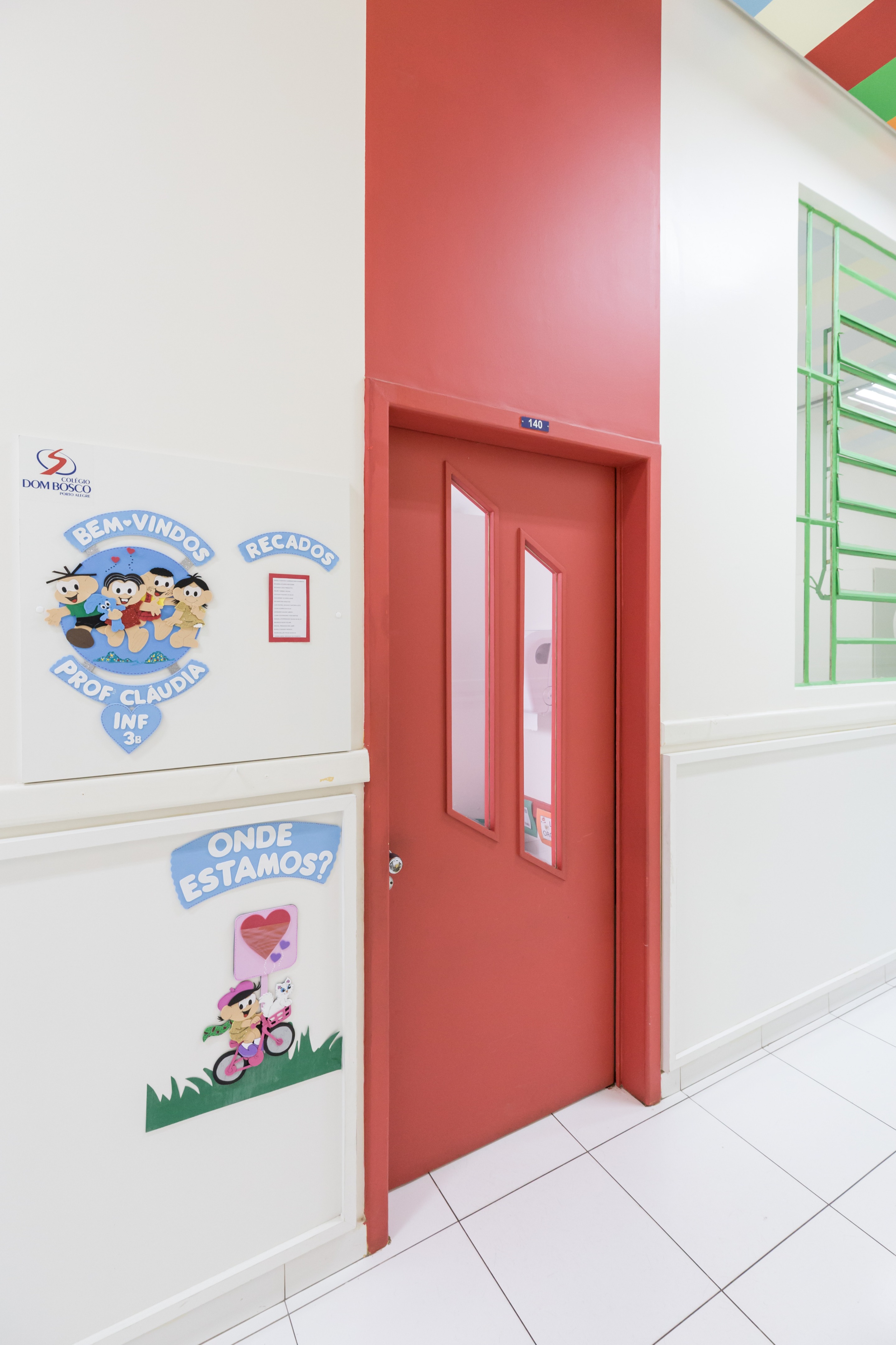 巴西幼儿园色彩斑斓的空间设计-12