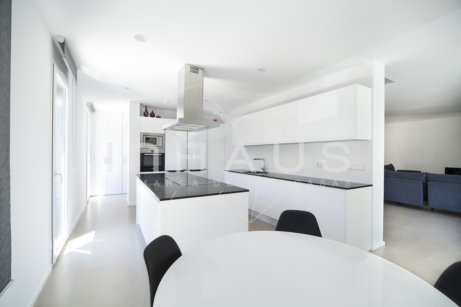 巴塞罗那简约现代模块化别墅-15