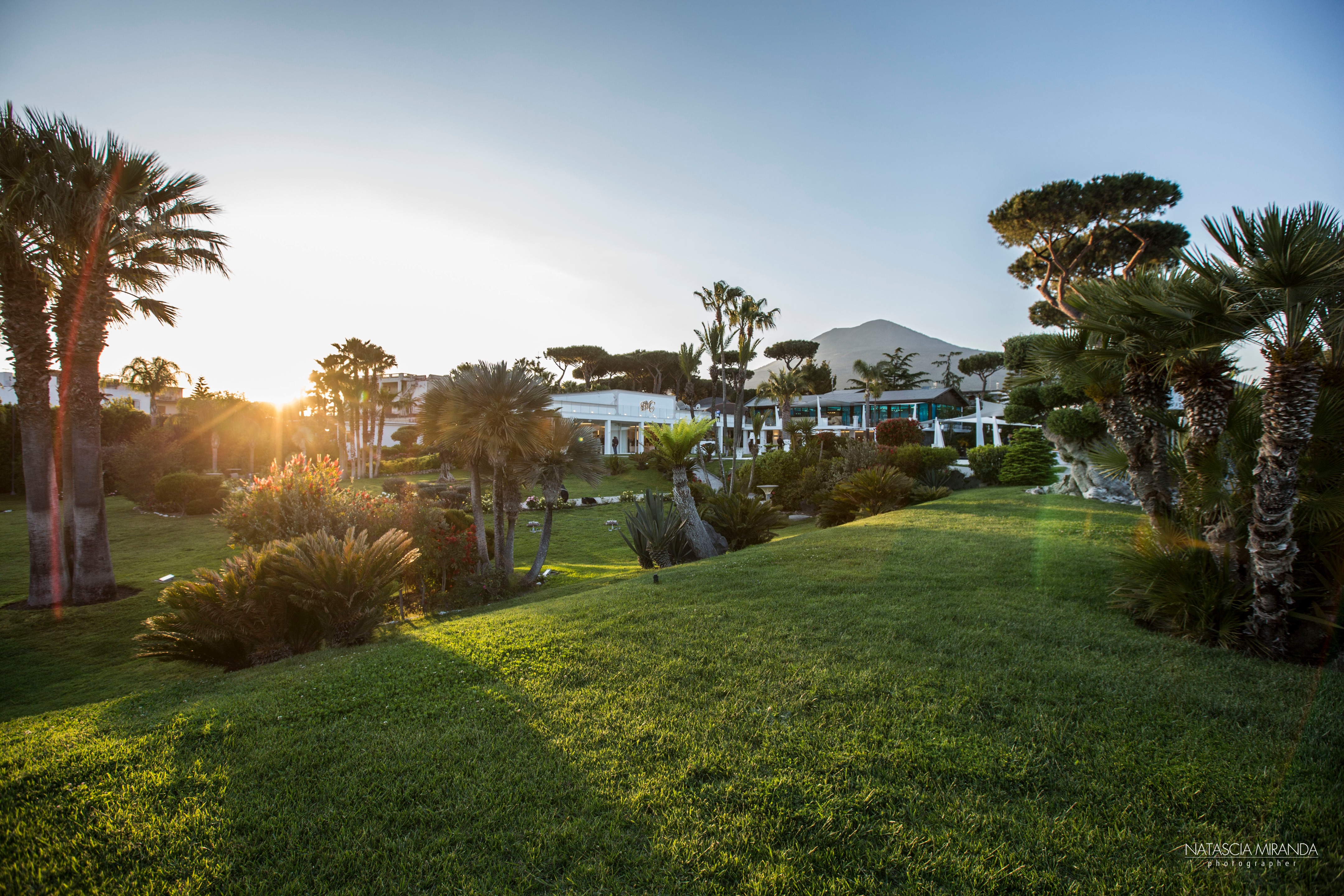 融合自然与建筑的蓝马林俱乐部餐厅设计-37