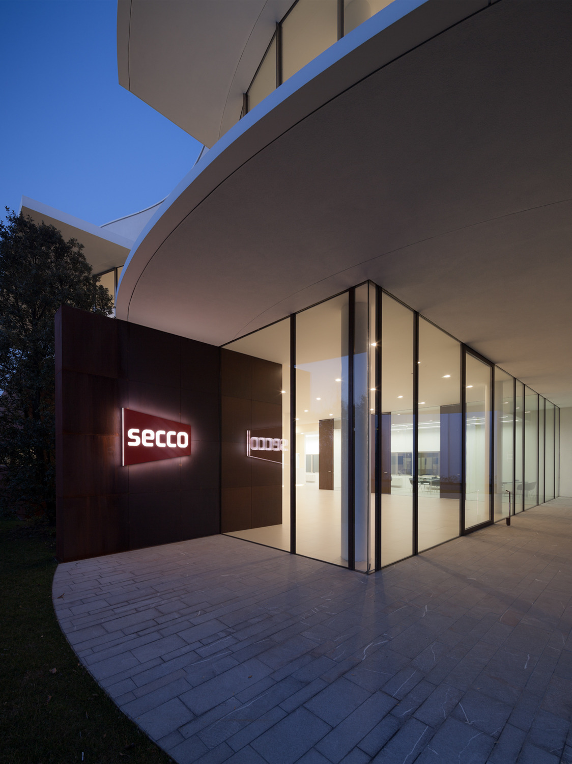 意式风格的 Secco Sistemi 总部办公空间设计-44