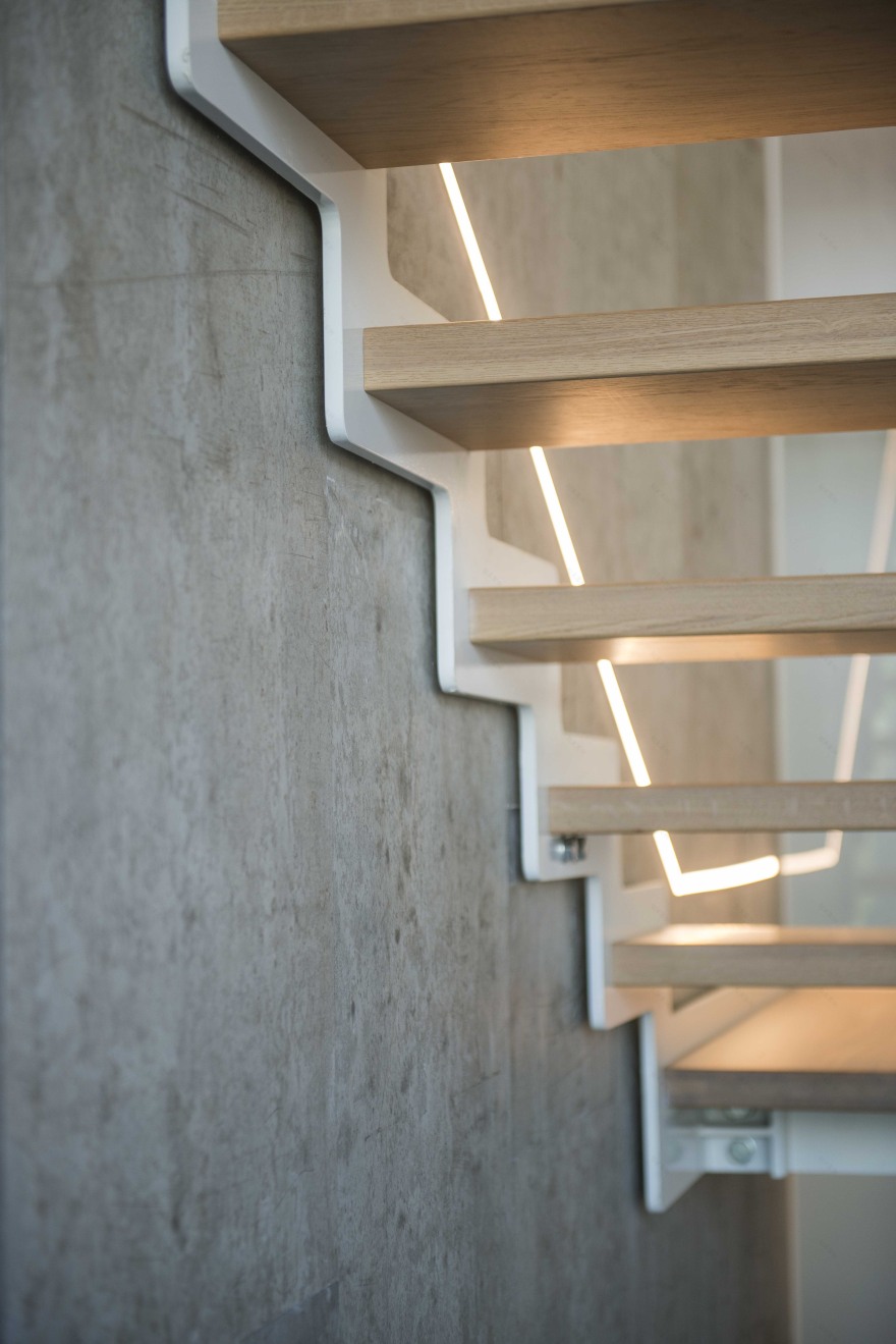 玻璃与钢铁的现代办公空间-39