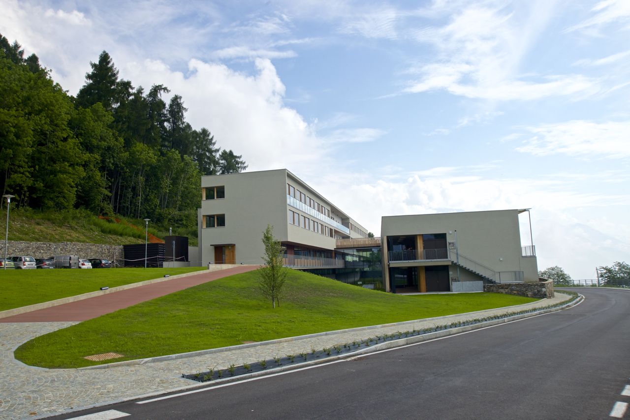 Arnold Gapp 设计的新养老院家具安装项目-1