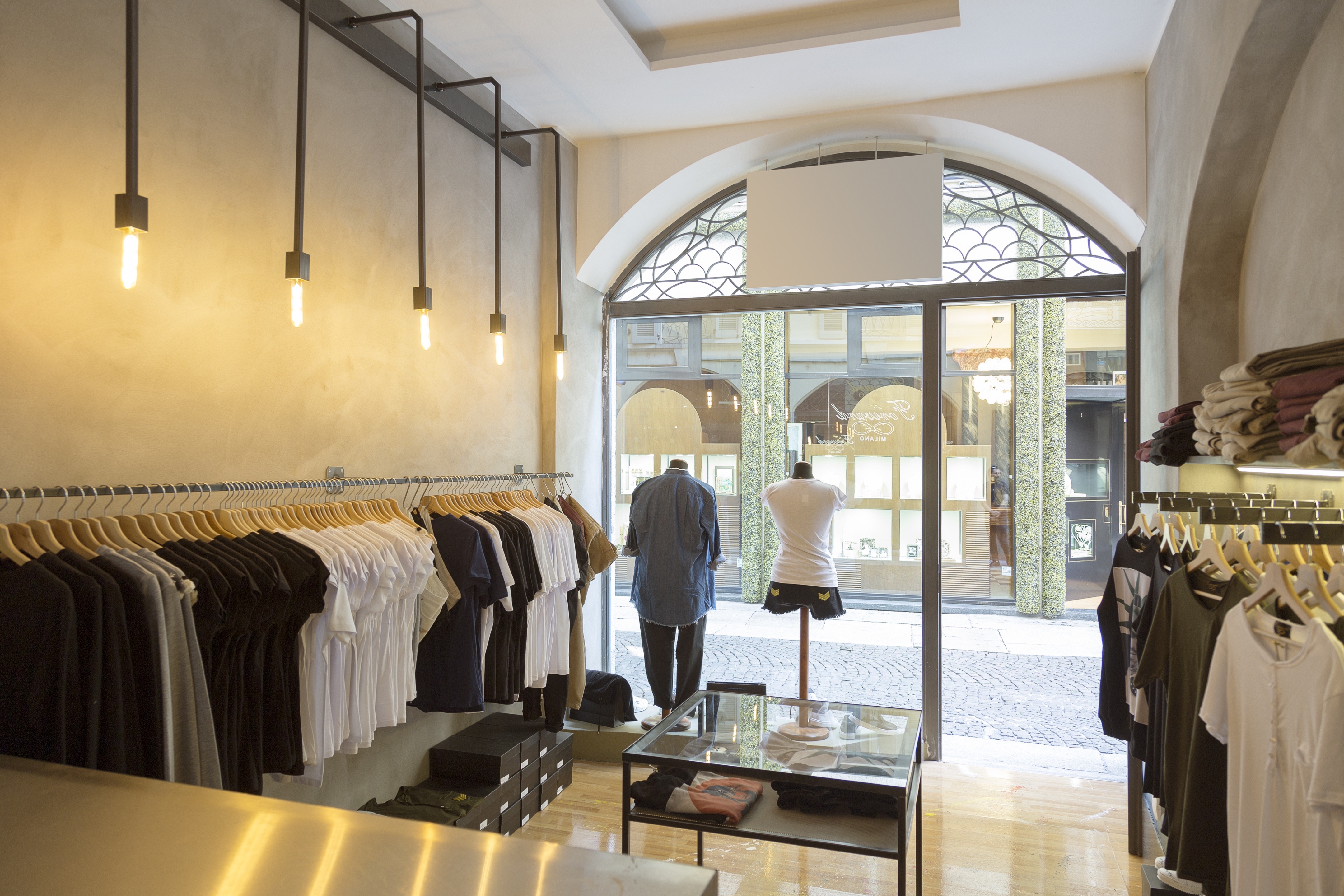 米兰 Forward 商店 | 精致细节展现极简和谐空间-7