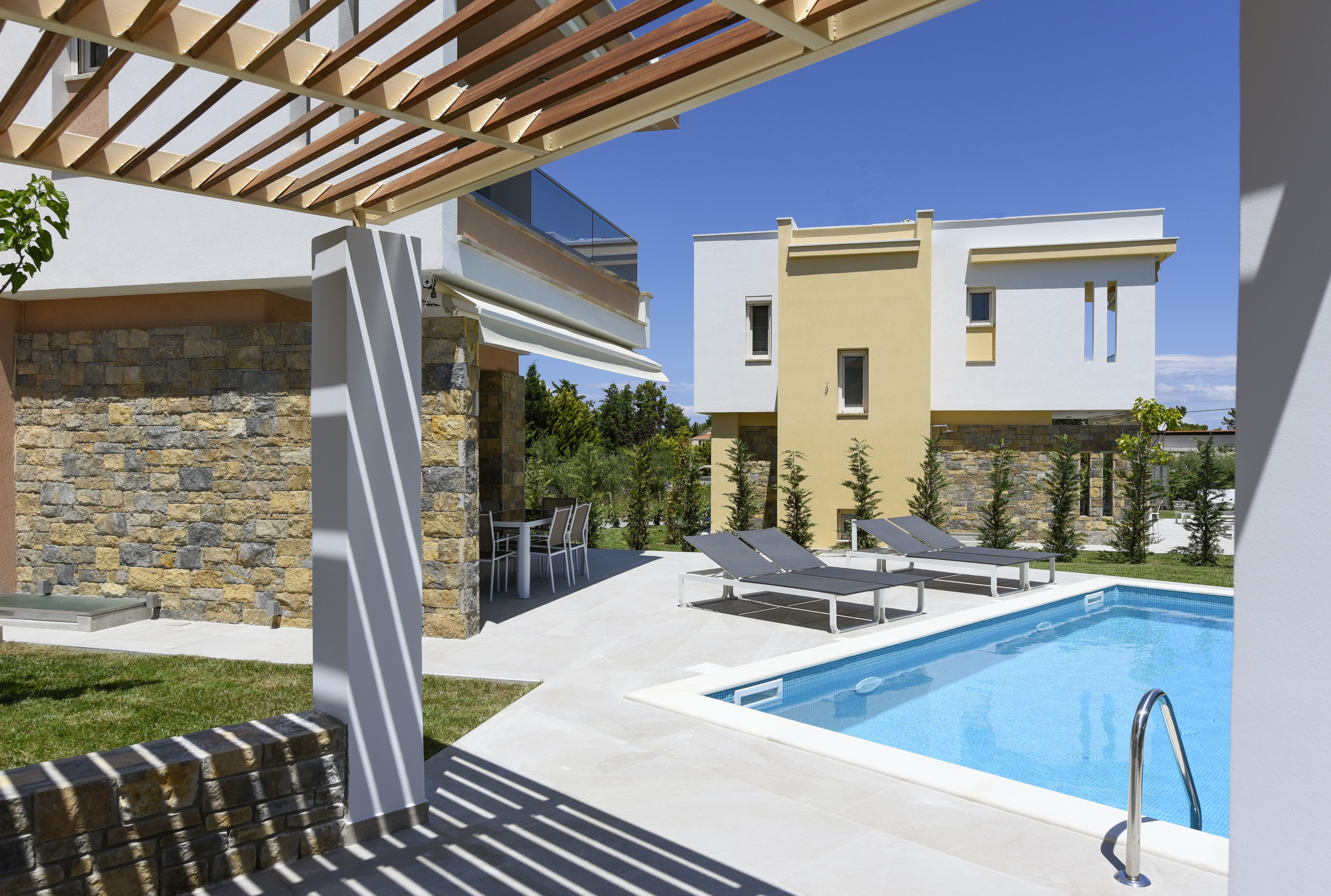 2018 年完工的三家庭住宅综合体-7