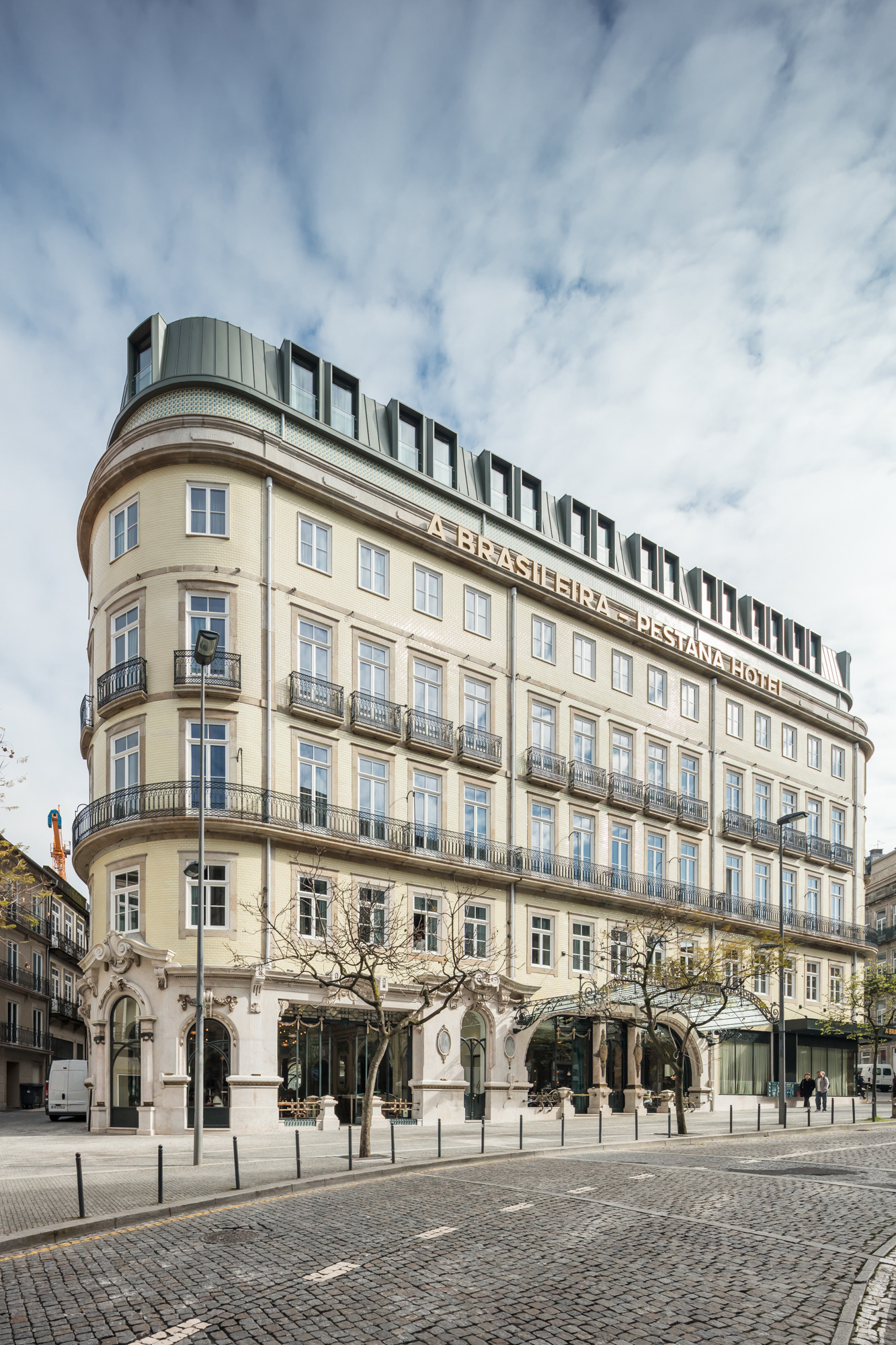 葡萄牙波尔图历史建筑“A Brasileira”酒店的修复与新生-10