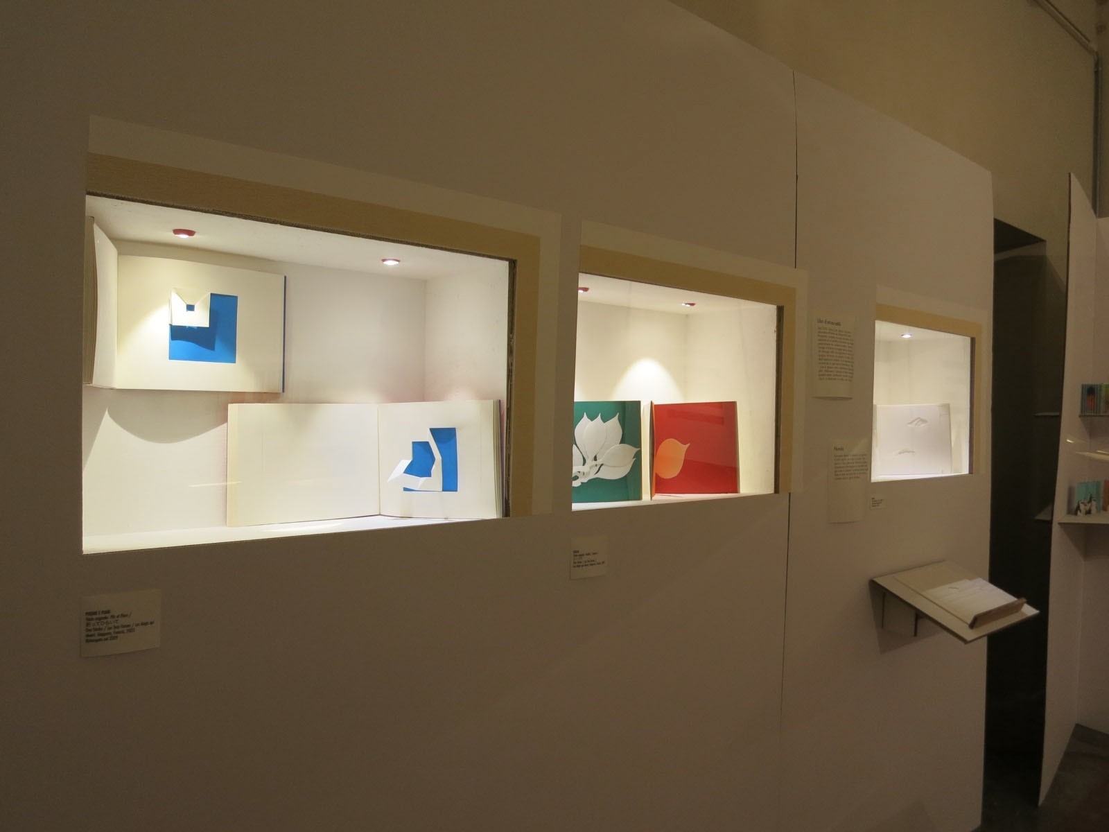 纸的奇幻世界—— Katsumi Komagata 书籍设计展-1