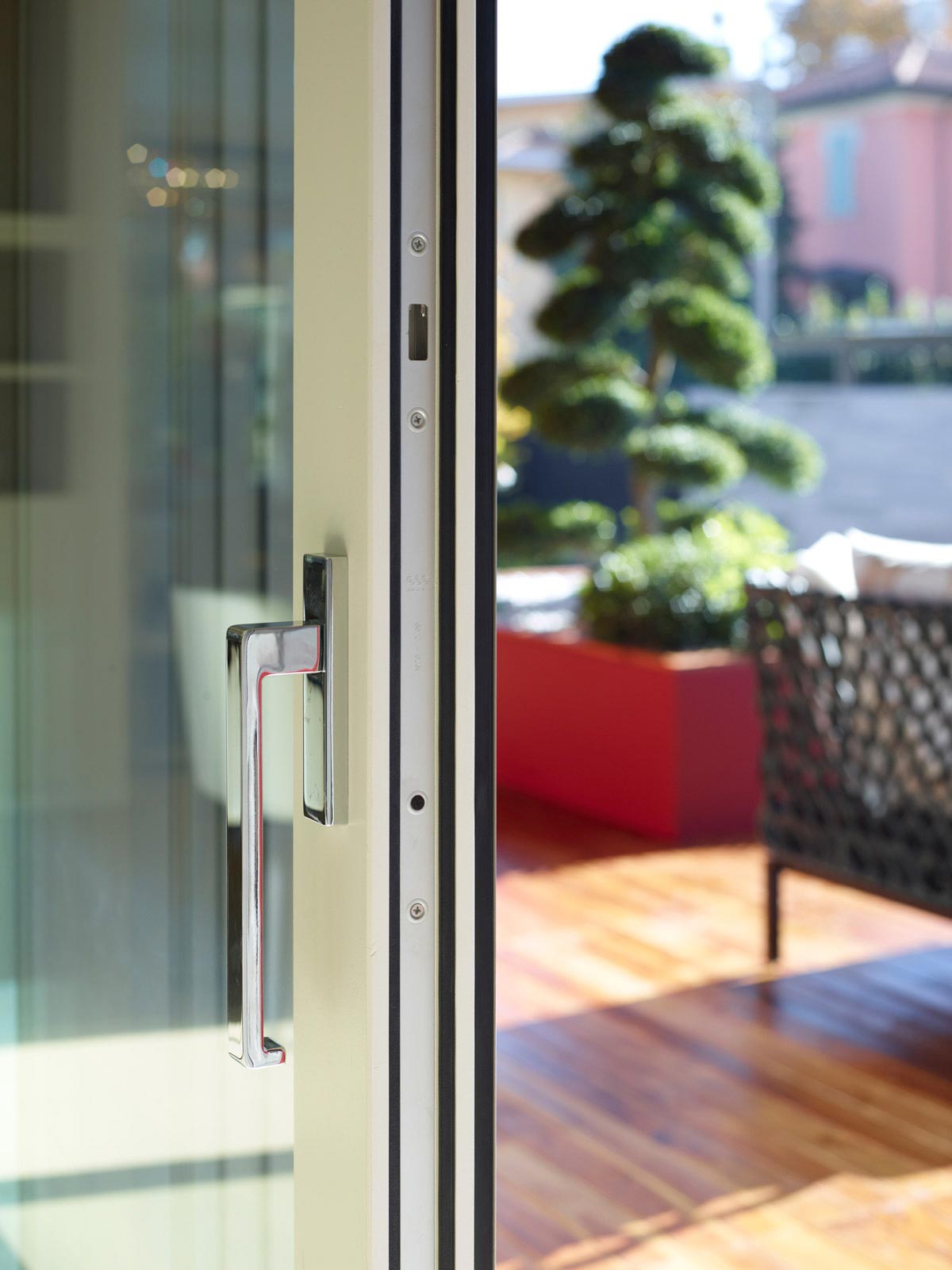 双层别墅“Villa Modena” 代简约风格融合自然光线-7