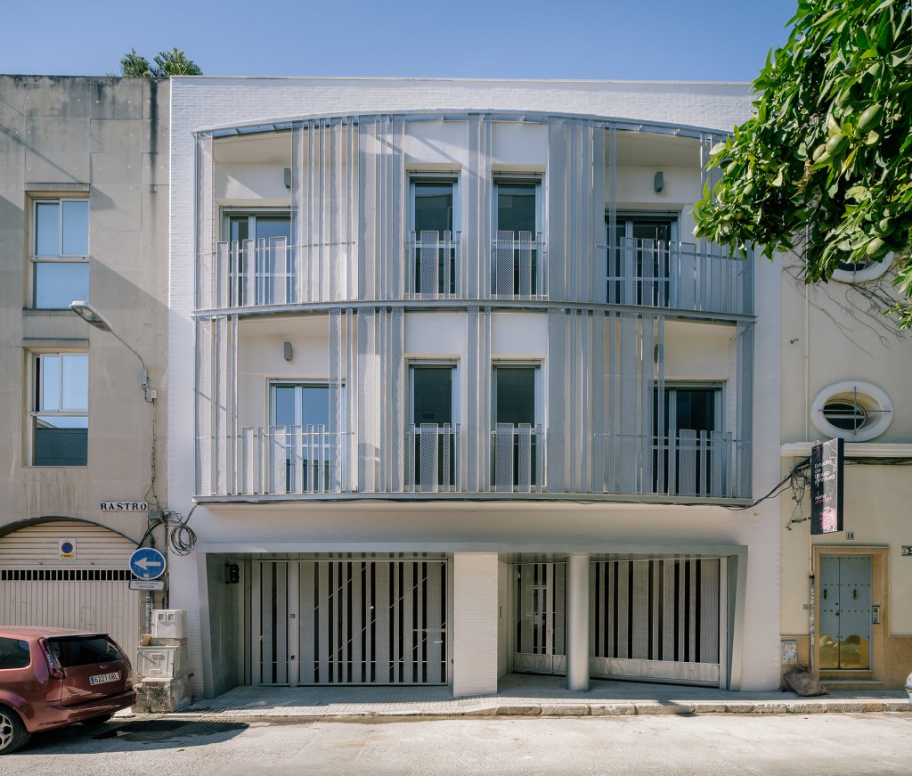 融合历史与当代的塞维利亚多户住宅-1