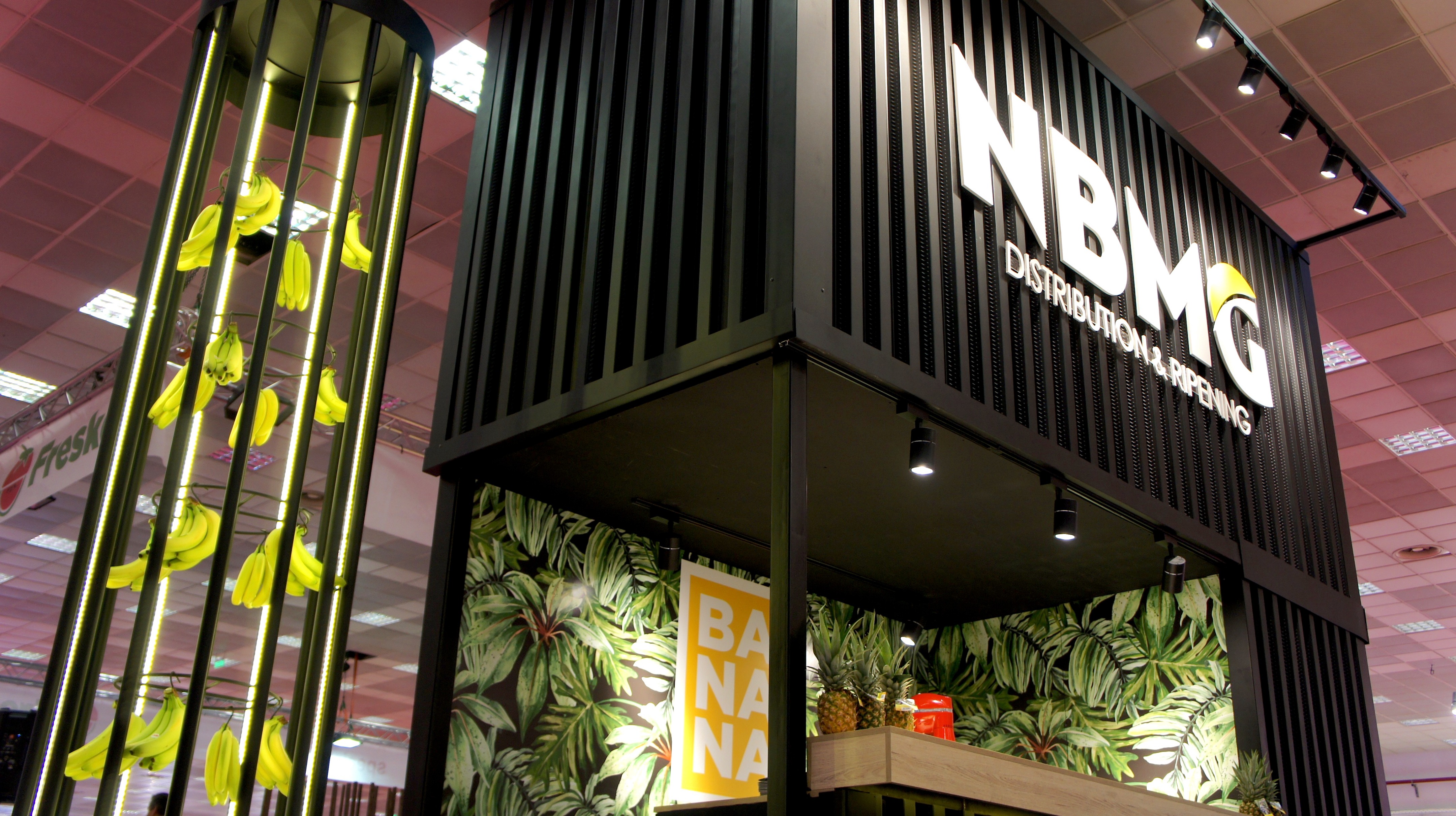 2018 年完成的垂直花园墙展览设计-5